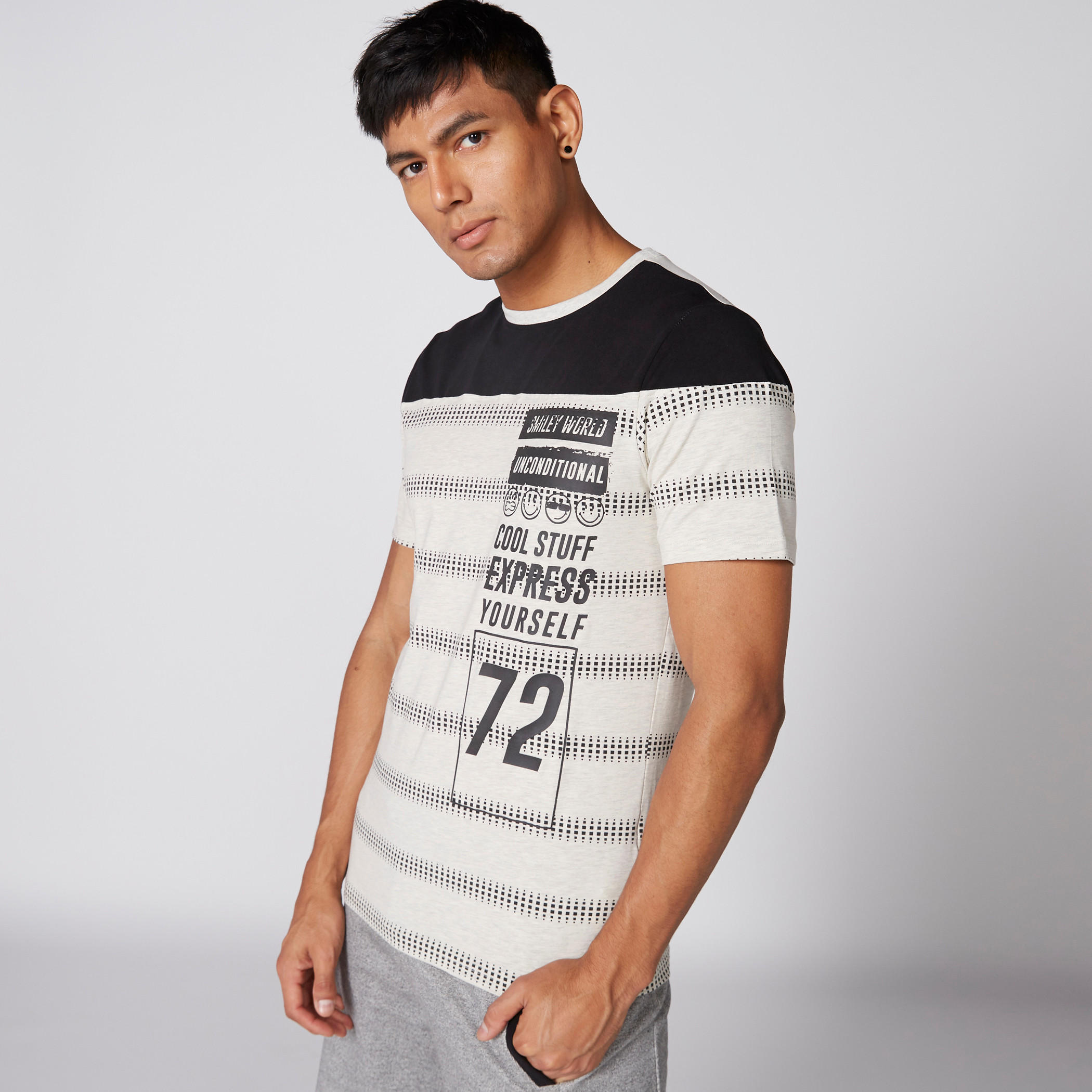 تيشيرت بياقة مستديرة وأكمام قصيرة وطبعات-men-clothing-tshirtsandpolos-tshirts-image-3