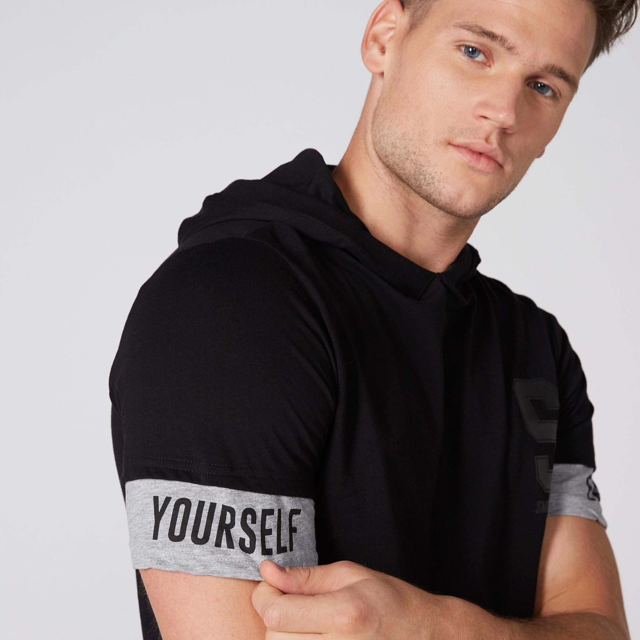تيشيرت بأكمام قصيرة وقبعة وطبعات سمايلي وورلد-men-clothing-tshirtsandpolos-tshirts-image-1