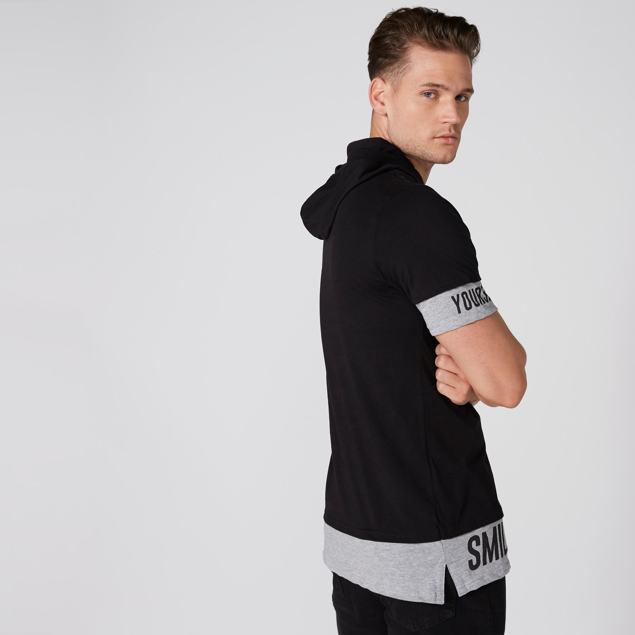 تيشيرت بأكمام قصيرة وقبعة وطبعات سمايلي وورلد-men-clothing-tshirtsandpolos-tshirts-image-2