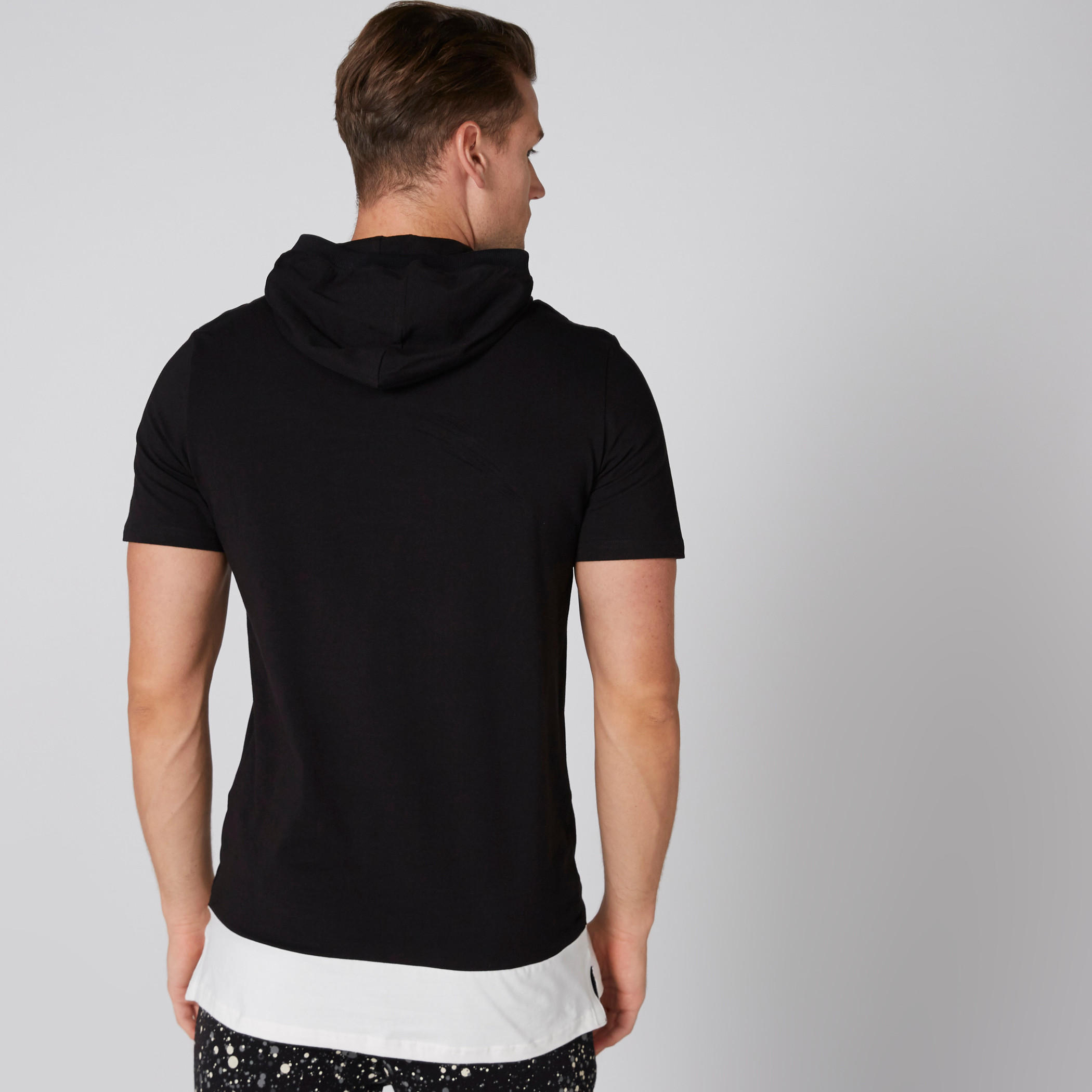 تيشيرت بطبعات وأكمام قصيرة وقبعة-men-clothing-tshirtsandpolos-tshirts-image-2
