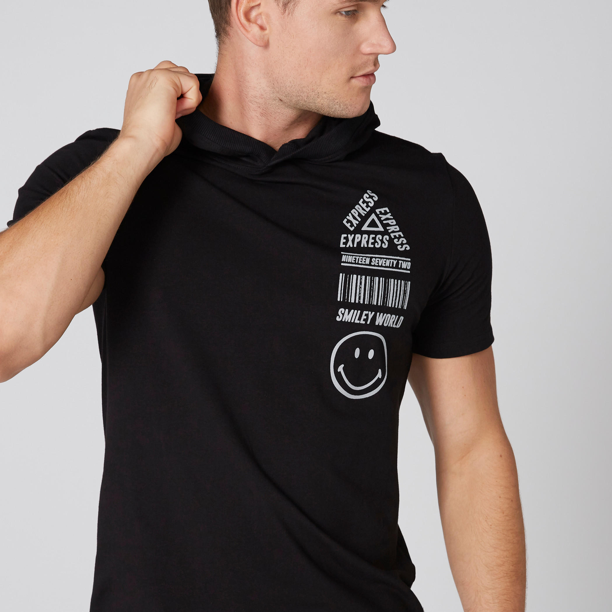 تيشيرت بطبعات وأكمام قصيرة وقبعة-men-clothing-tshirtsandpolos-tshirts-image-4
