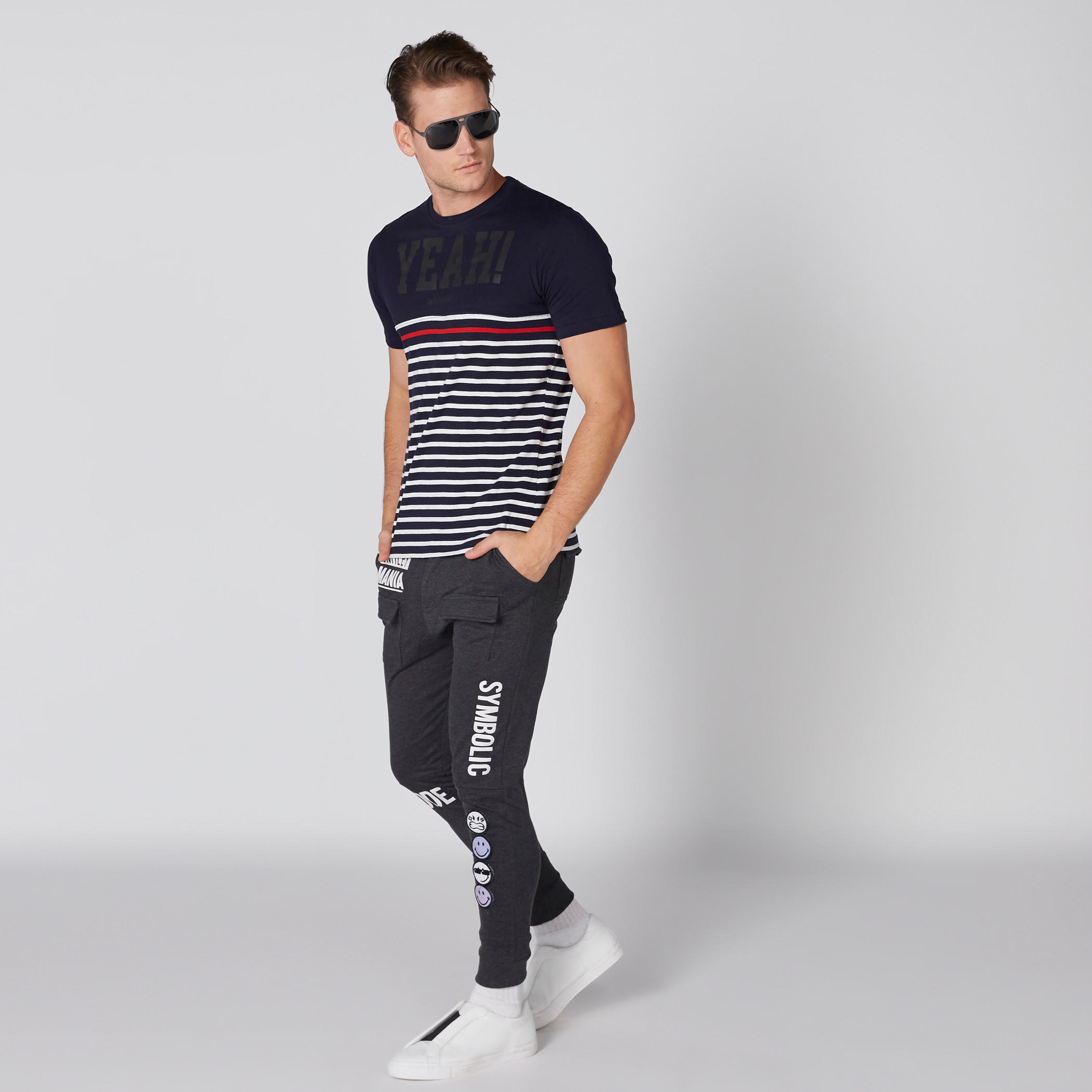 تيشيرت مقلّم بياقة مستديرة وأكمام قصيرة من سمايلي وورلد-men-clothing-tshirtsandpolos-tshirts-image-1