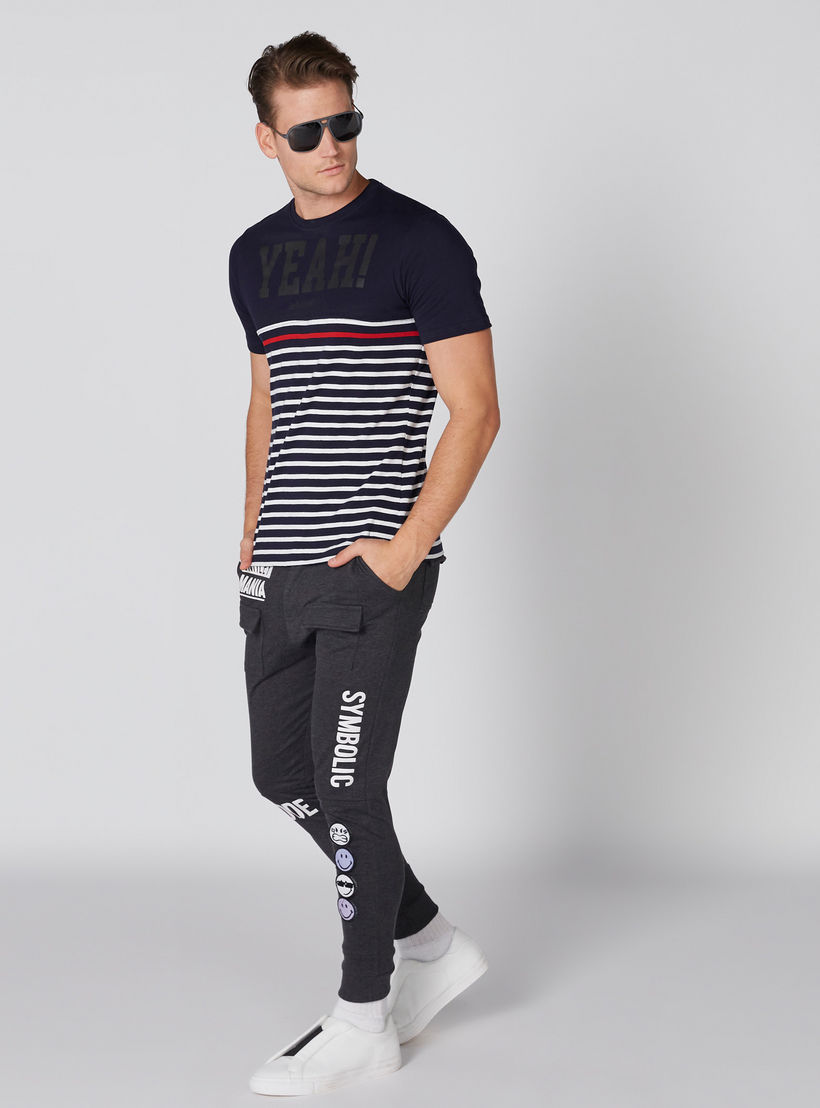 تيشيرت مقلّم بياقة مستديرة وأكمام قصيرة من سمايلي وورلد-men-clothing-tshirtsandpolos-tshirts-image-1