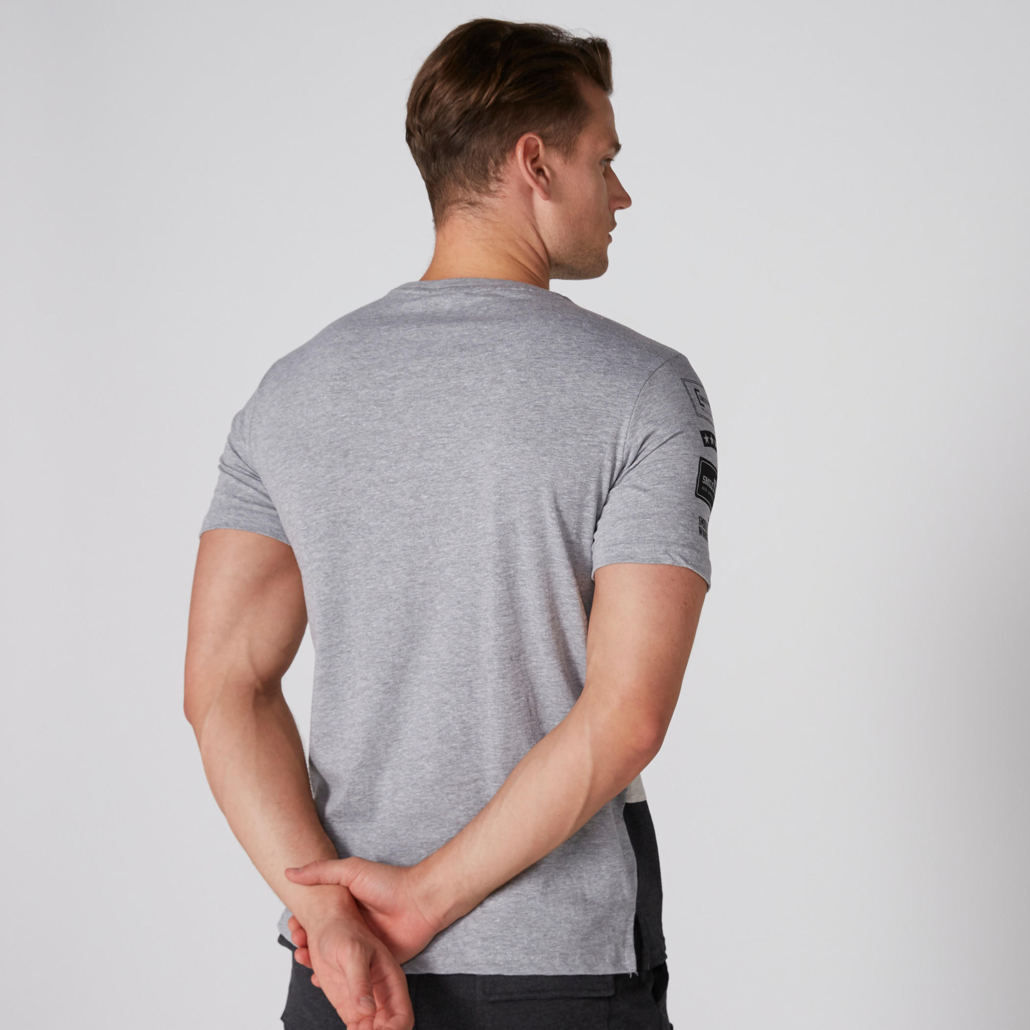 تيشيرت بأكمام قصيرة وياقة مستديرة وطبعات سمايلي وورلد-men-clothing-tshirtsandpolos-tshirts-image-2