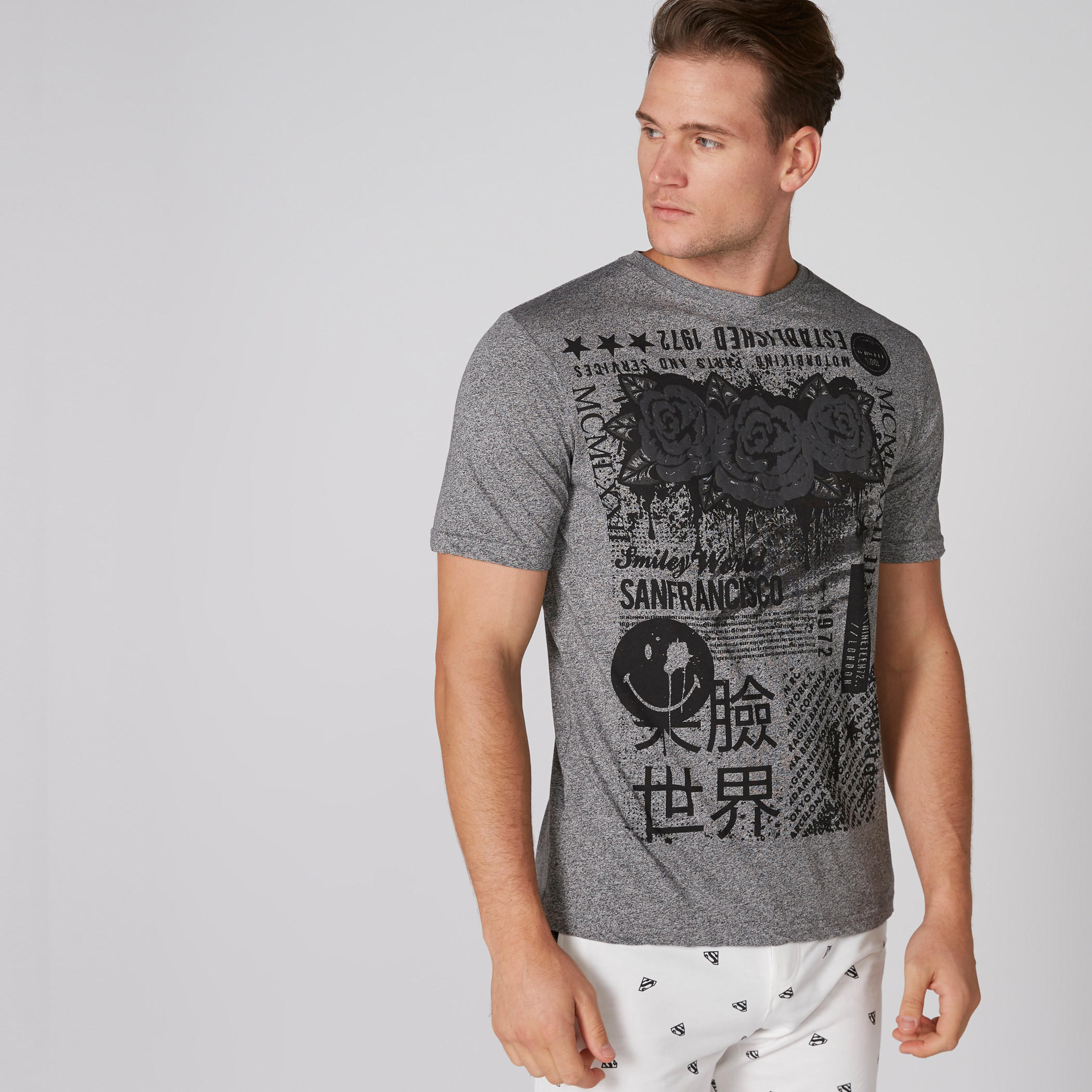 تيشيرت بأكمام قصيرة وياقة مستديرة وطبعات سمايلي وورلد-men-clothing-tshirtsandpolos-tshirts-image-1