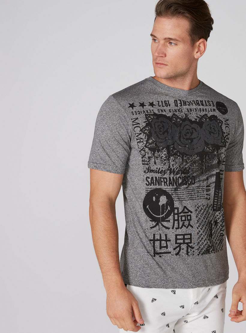 تيشيرت بأكمام قصيرة وياقة مستديرة وطبعات سمايلي وورلد-men-clothing-tshirtsandpolos-tshirts-image-1
