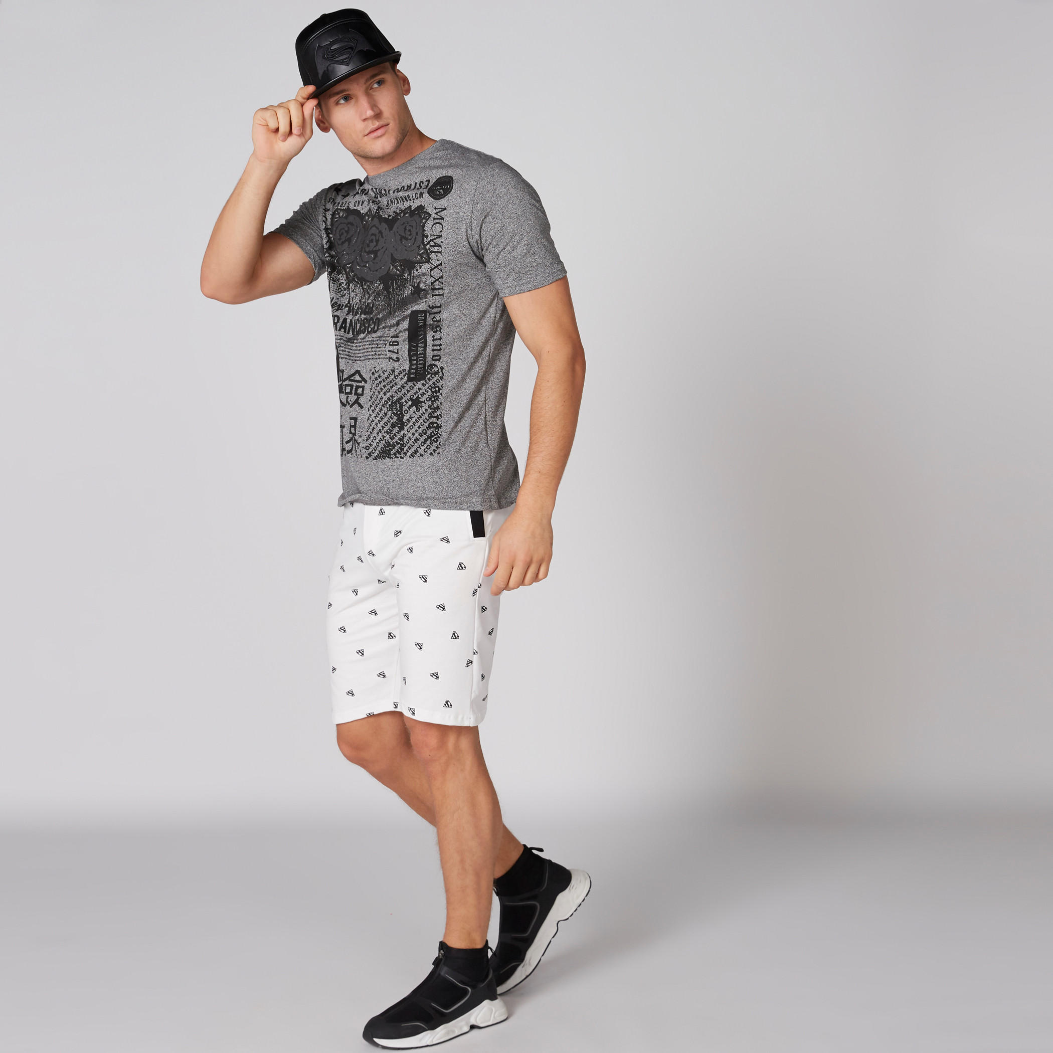 تيشيرت بأكمام قصيرة وياقة مستديرة وطبعات سمايلي وورلد-men-clothing-tshirtsandpolos-tshirts-image-3