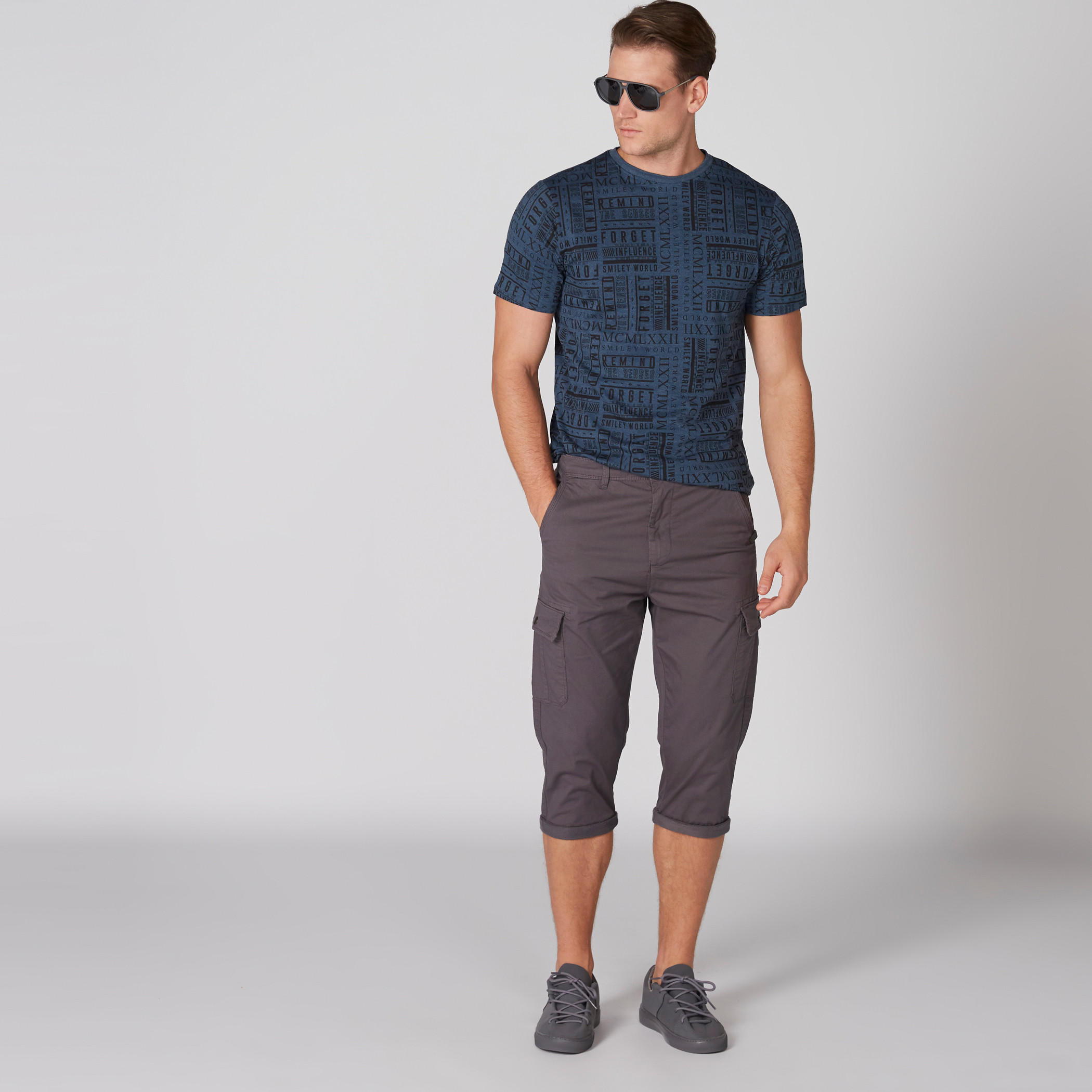 تيشيرت بأكمام قصيرة وياقة مستديرة وطبعات سمايلي وورلد-men-clothing-tshirtsandpolos-tshirts-image-1