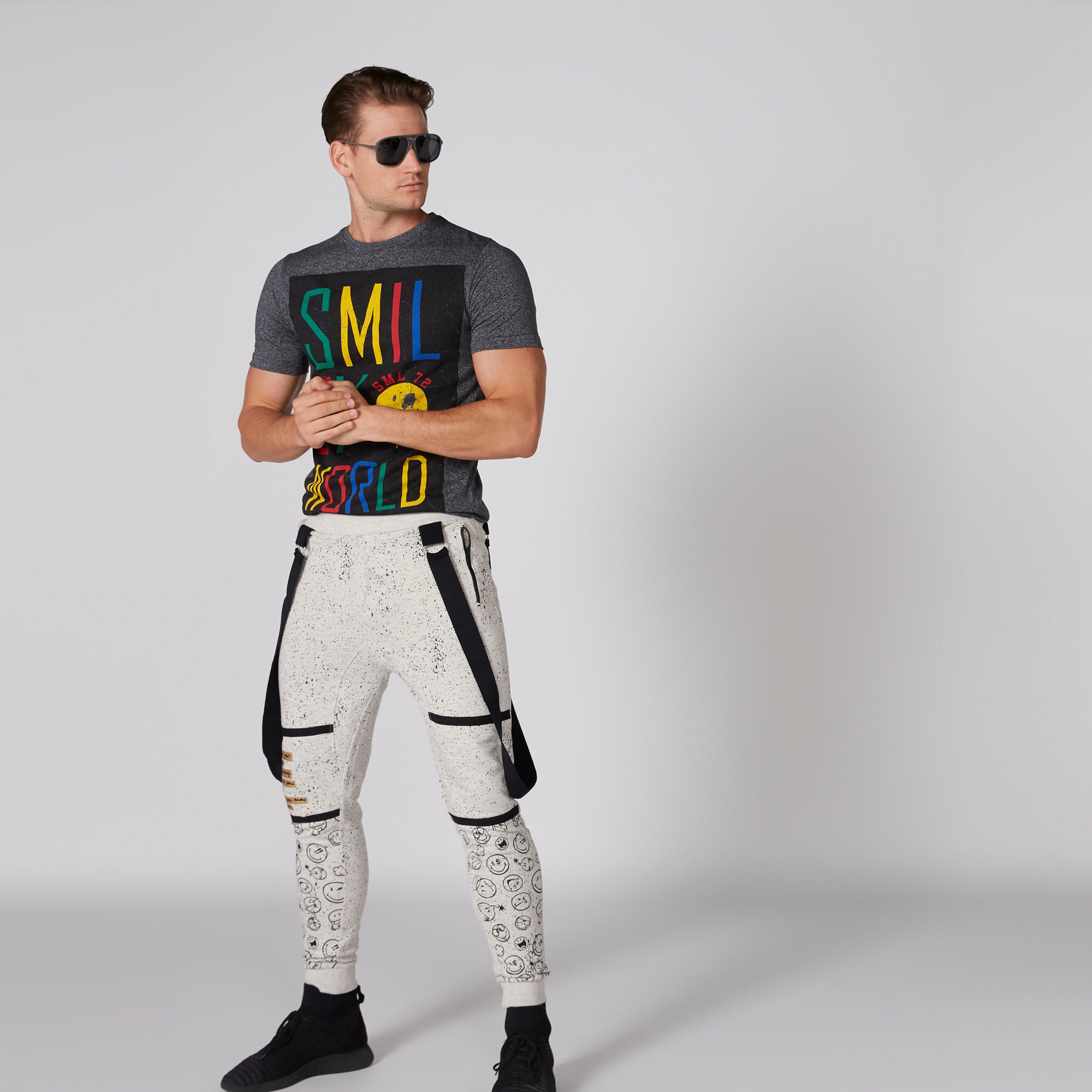 تيشيرت بأكمام قصيرة وياقة مستديرة وطبعات سمايلي وورلد-men-clothing-tshirtsandpolos-tshirts-image-1