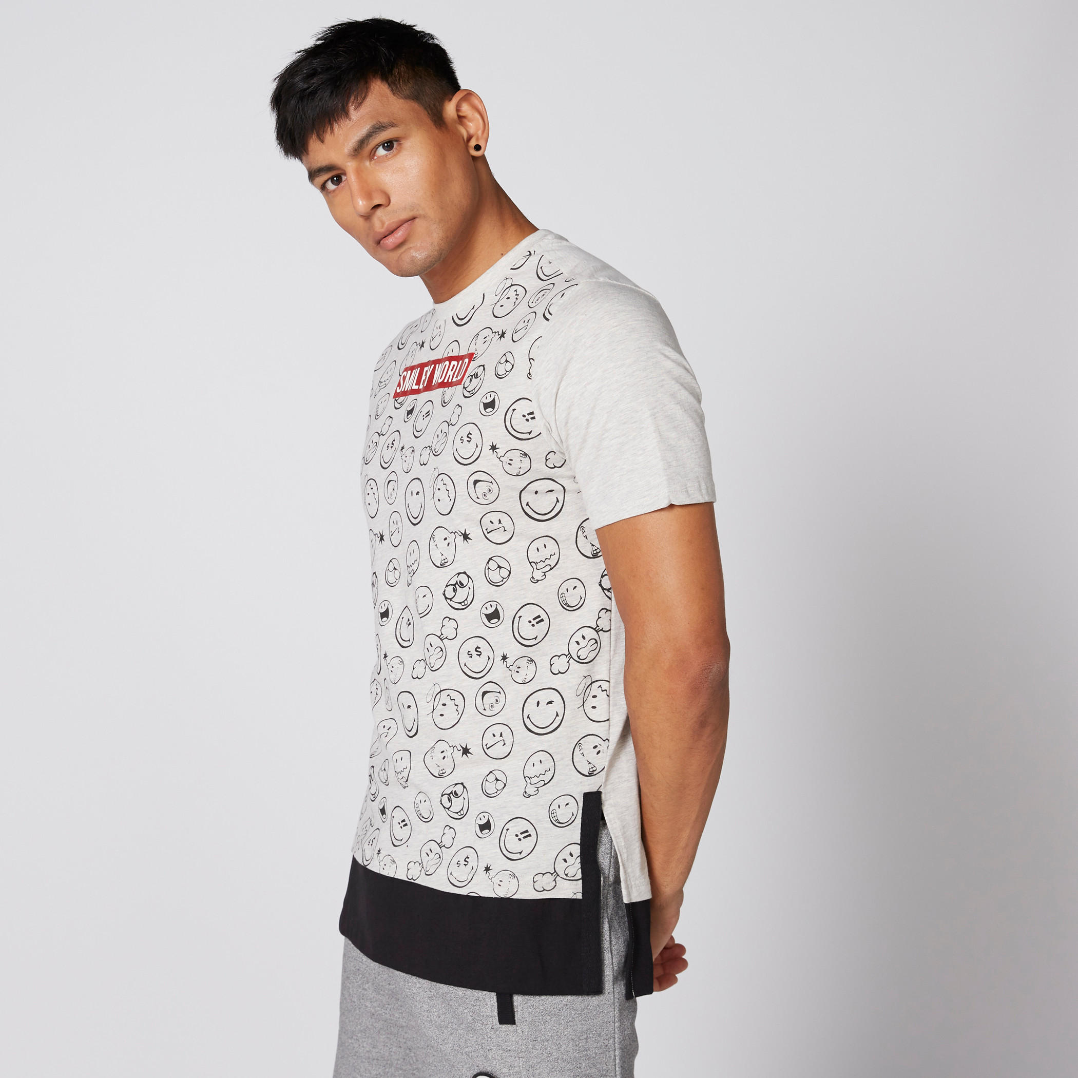 تيشيرت بياقة مستديرة وأكمام قصيرة وطبعات من سمايلي وورلد-men-clothing-tshirtsandpolos-tshirts-image-1