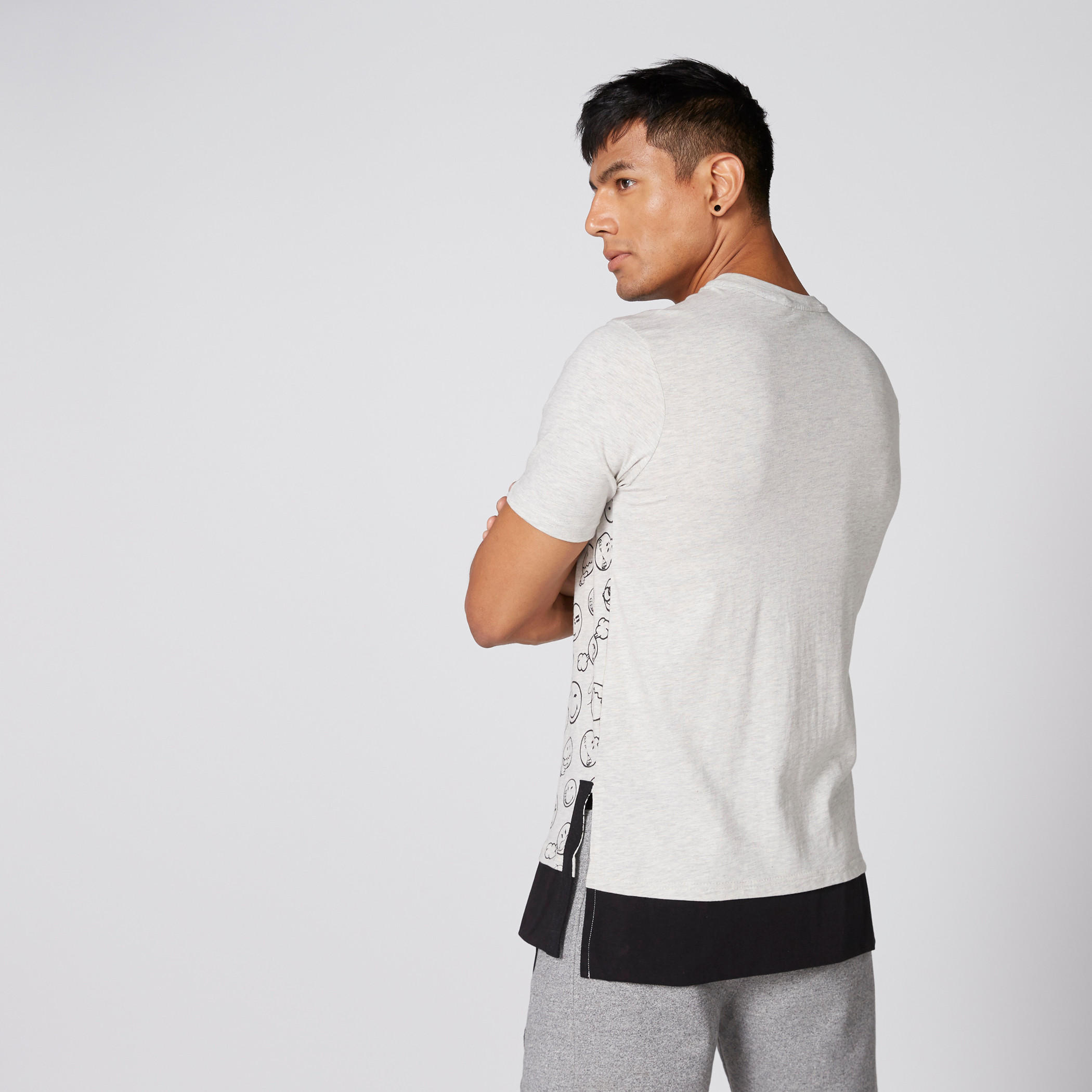 تيشيرت بياقة مستديرة وأكمام قصيرة وطبعات من سمايلي وورلد-men-clothing-tshirtsandpolos-tshirts-image-2