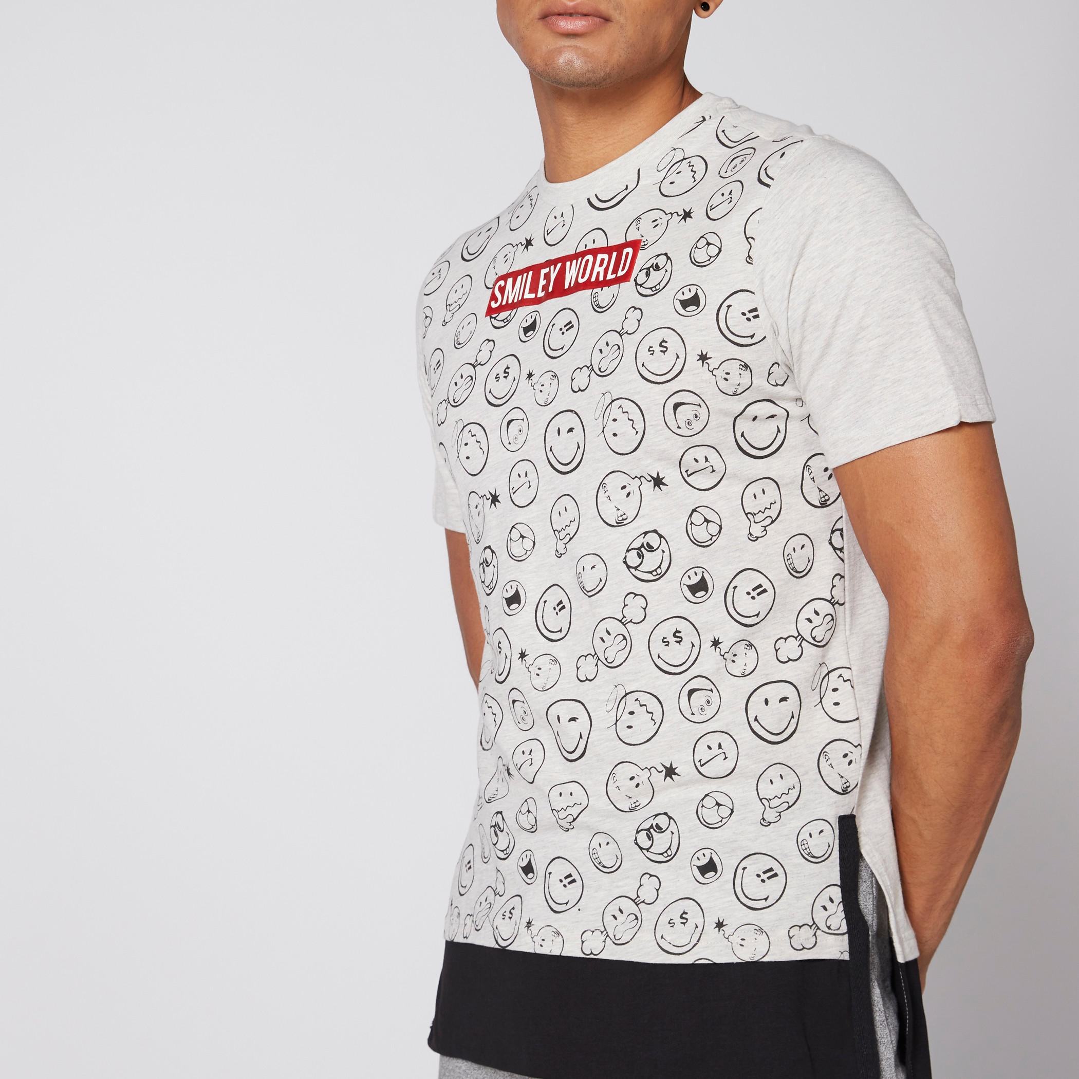 تيشيرت بياقة مستديرة وأكمام قصيرة وطبعات من سمايلي وورلد-men-clothing-tshirtsandpolos-tshirts-image-4