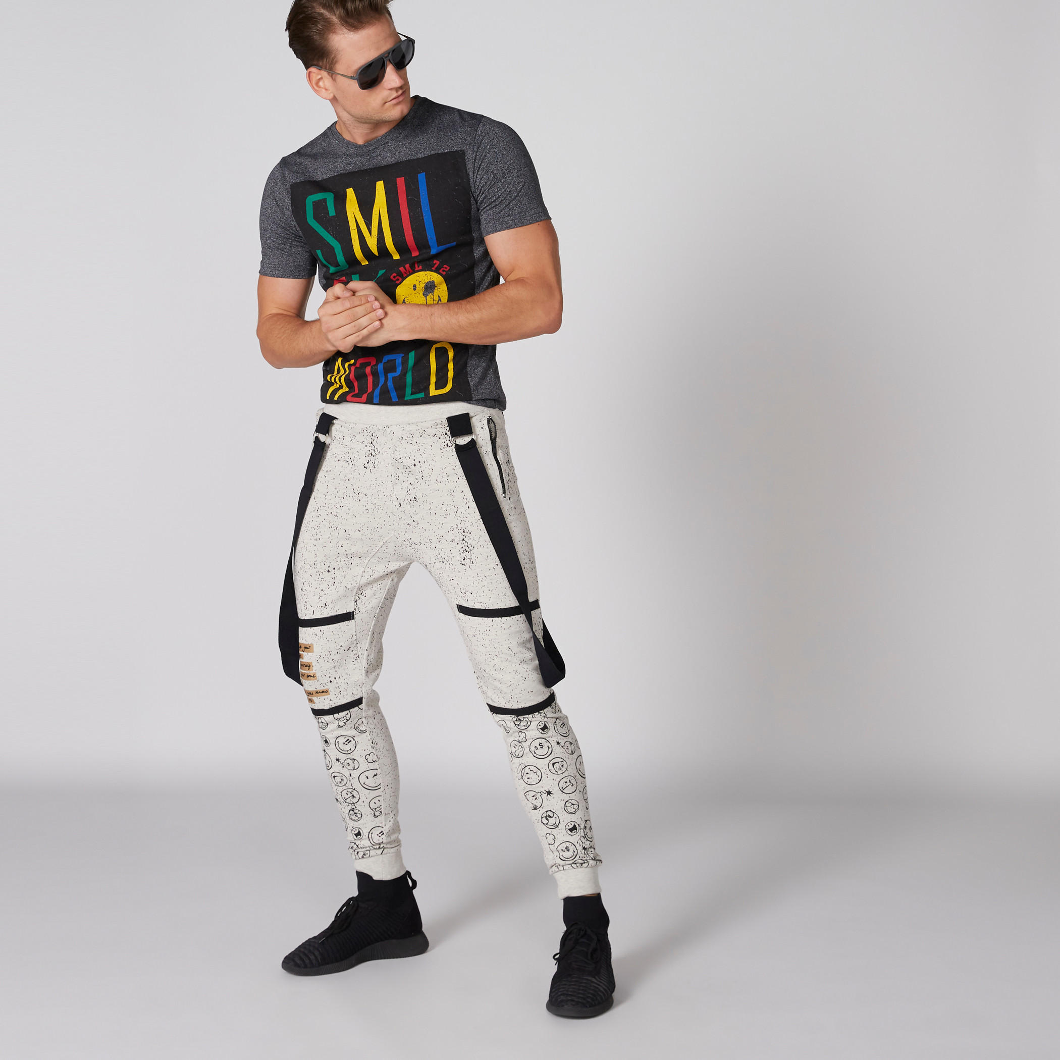 بنطال رياضي طويل بخصر مطاطي مزيّن بطبعات سمايلي وورلد-men-clothing-bottoms-joggers-image-3