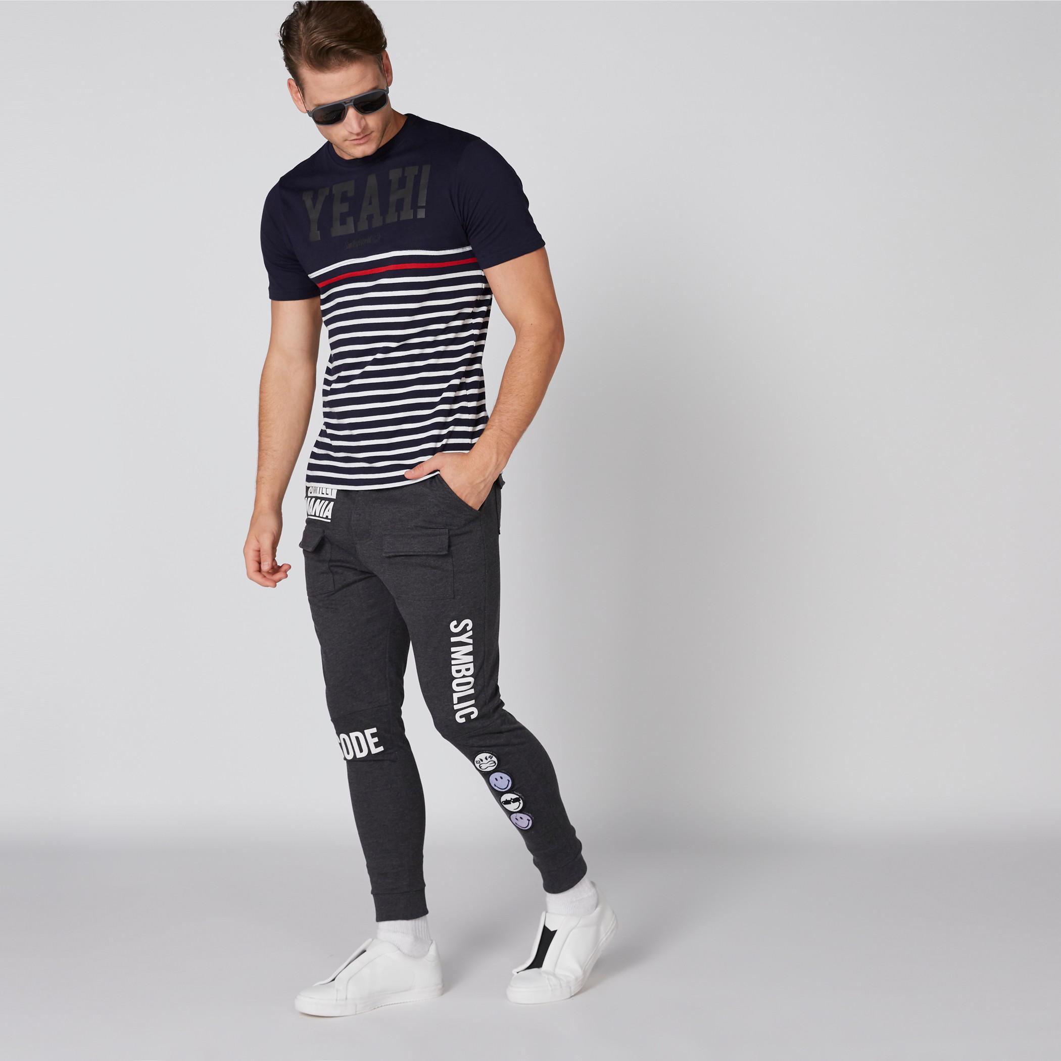 بنطال رياضي طويل بجيوب ونقش سمايلي وورلد-men-clothing-bottoms-joggers-image-1