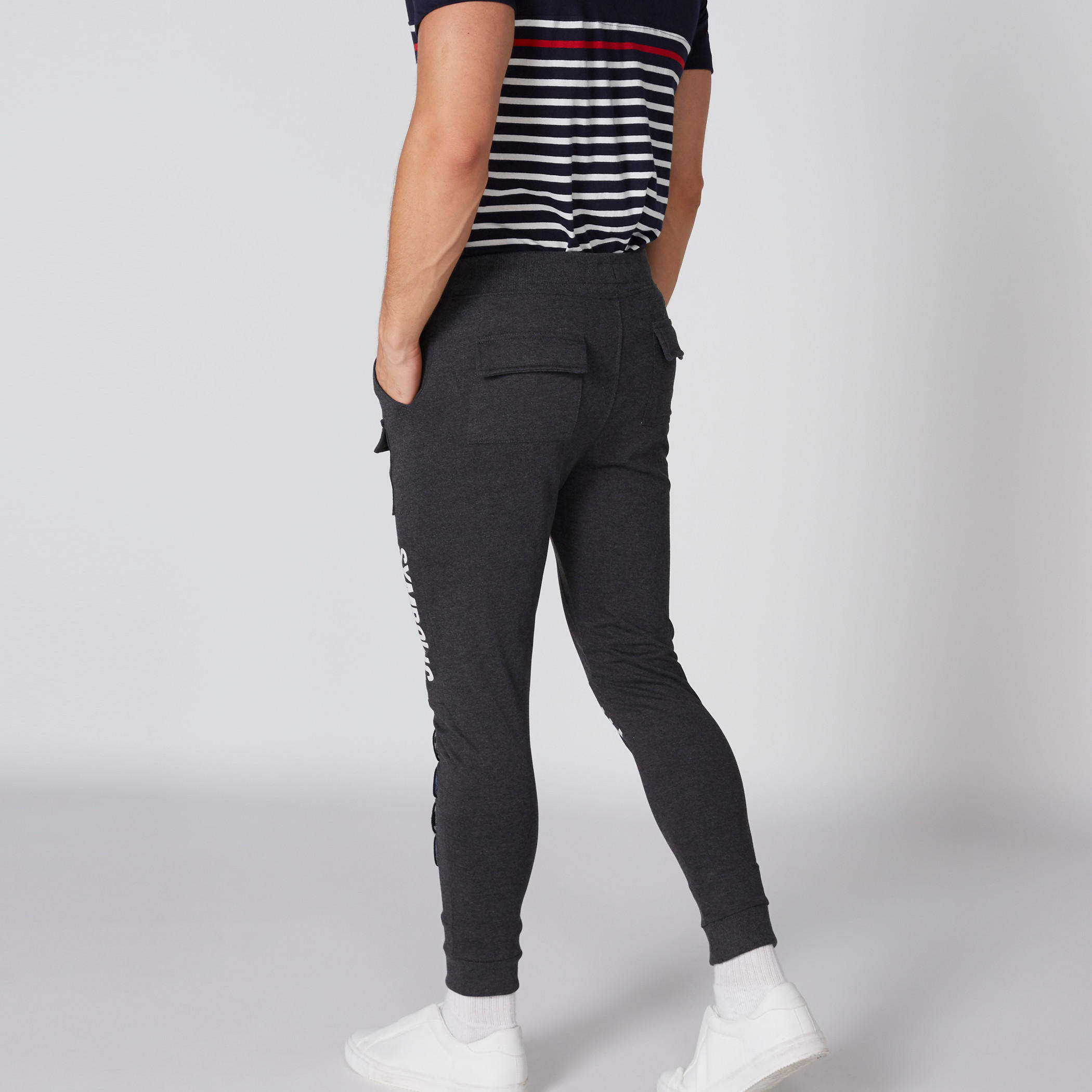 بنطال رياضي طويل بجيوب ونقش سمايلي وورلد-men-clothing-bottoms-joggers-image-2