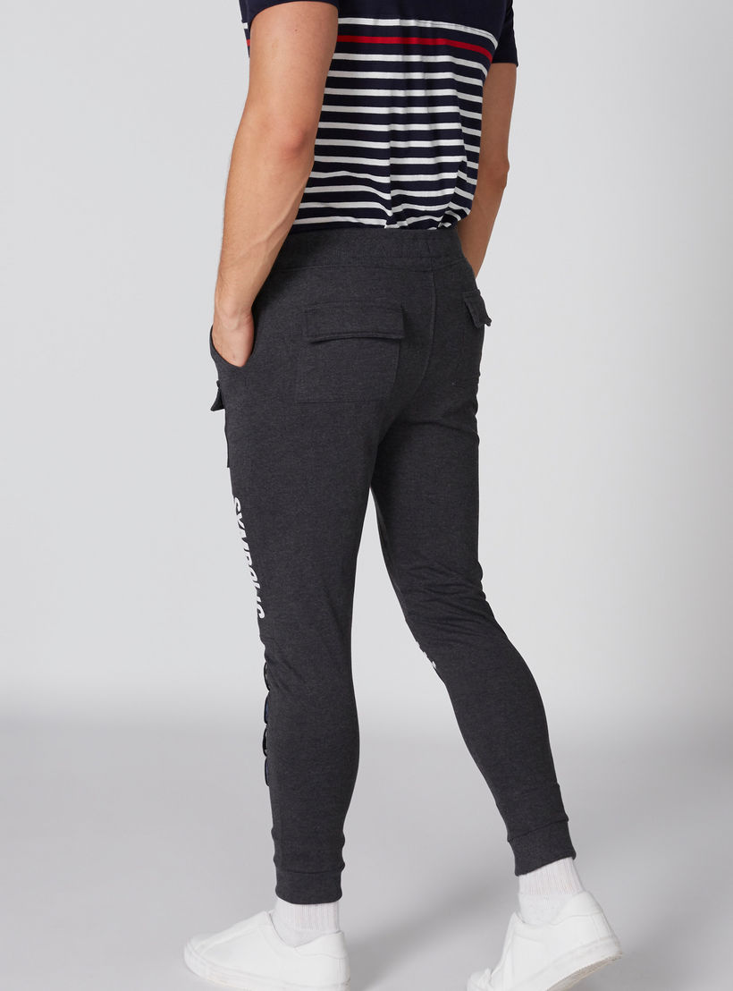 بنطال رياضي طويل بجيوب ونقش سمايلي وورلد-men-clothing-bottoms-joggers-image-2