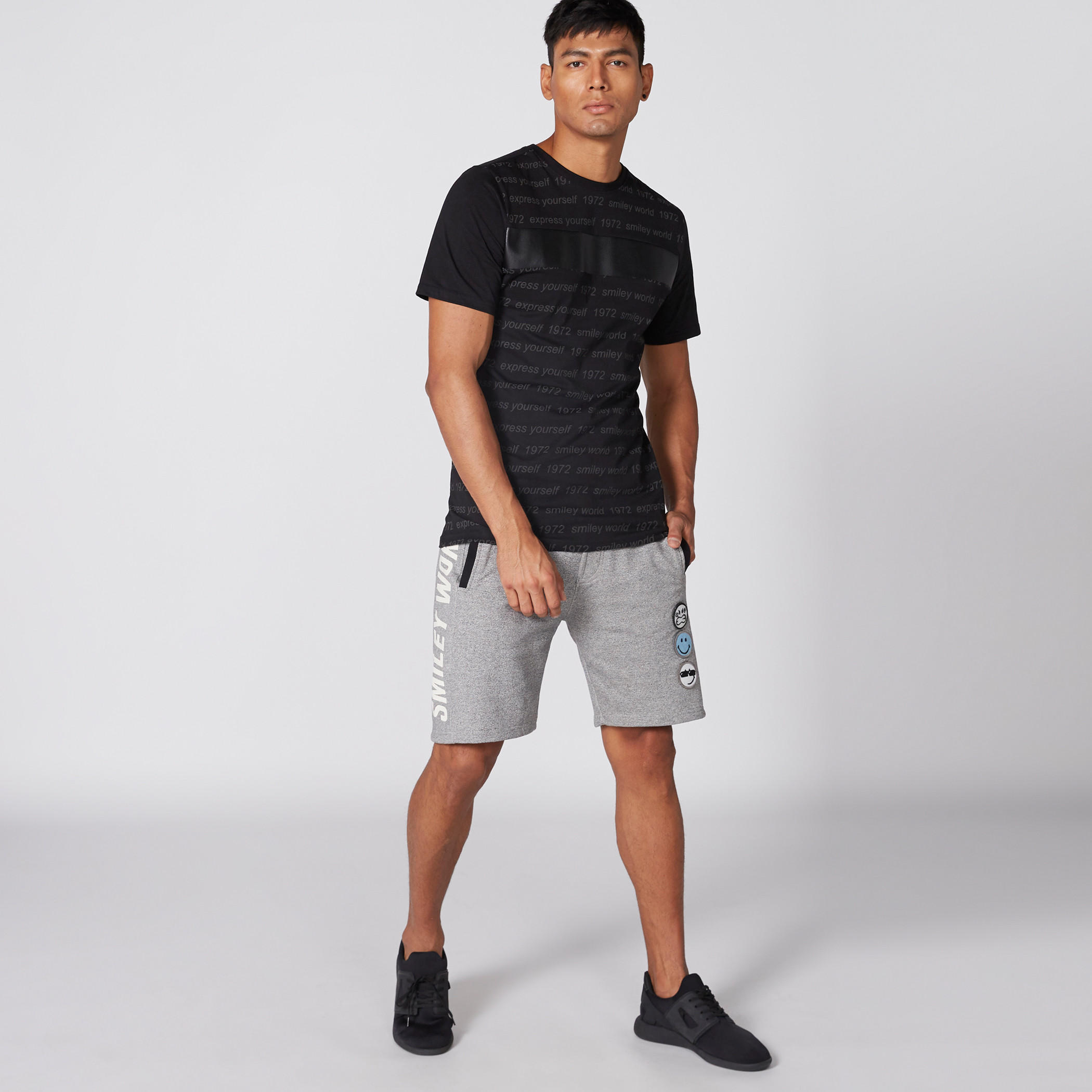 بنطال بجيوب وطبعات من سمايلي وورلد-men-clothing-bottoms-shorts-image-1