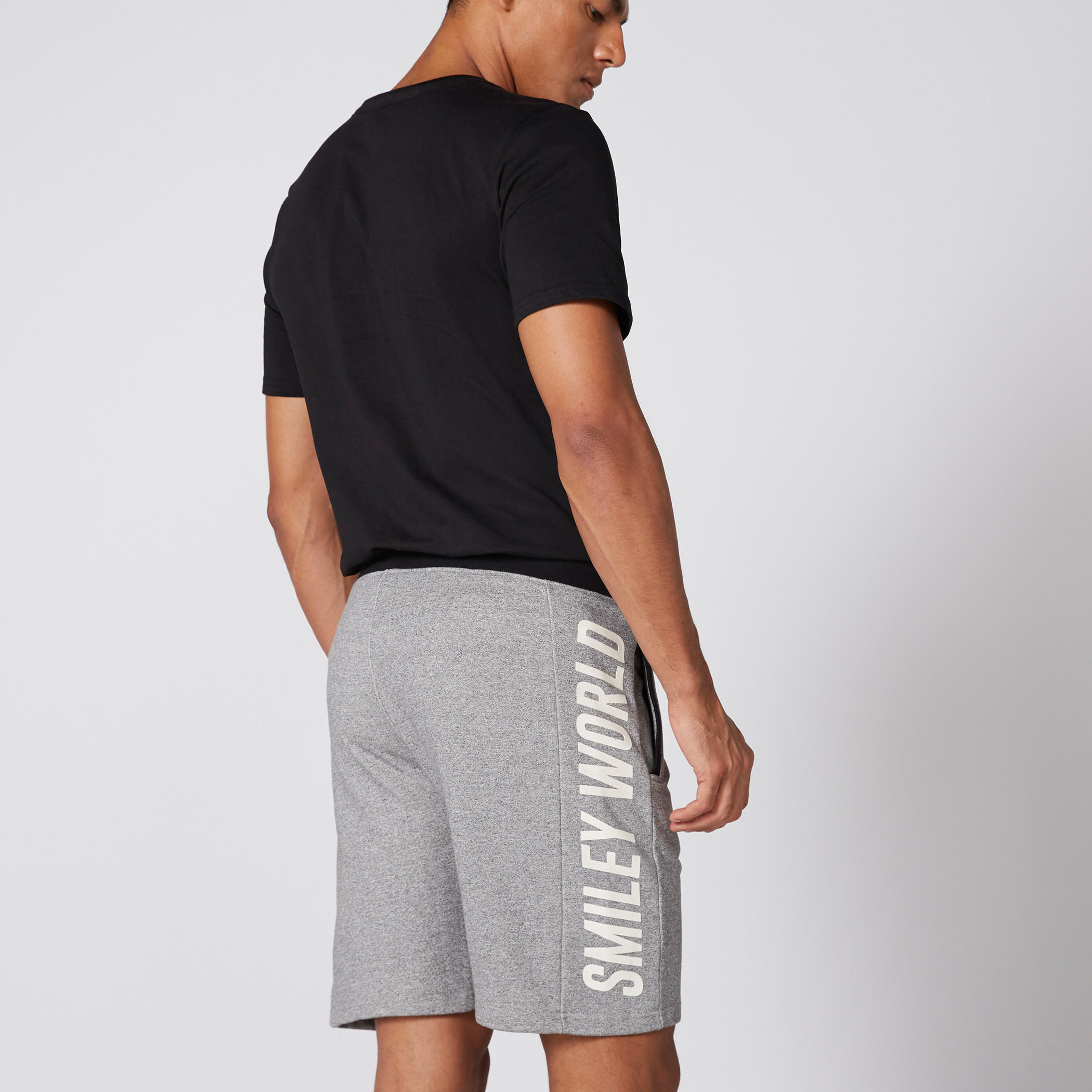 بنطال بجيوب وطبعات من سمايلي وورلد-men-clothing-bottoms-shorts-image-2