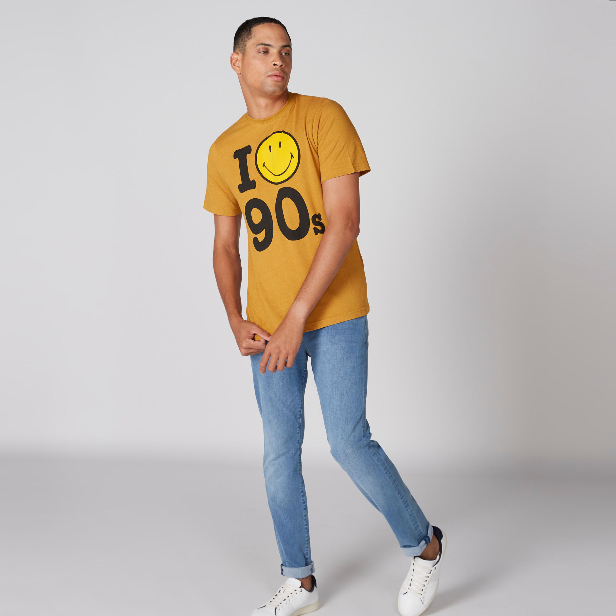 تيشيرت بياقة ضيّقة وطبعات سمايلي وورلد-men-clothing-tshirtsandpolos-tshirts-image-3