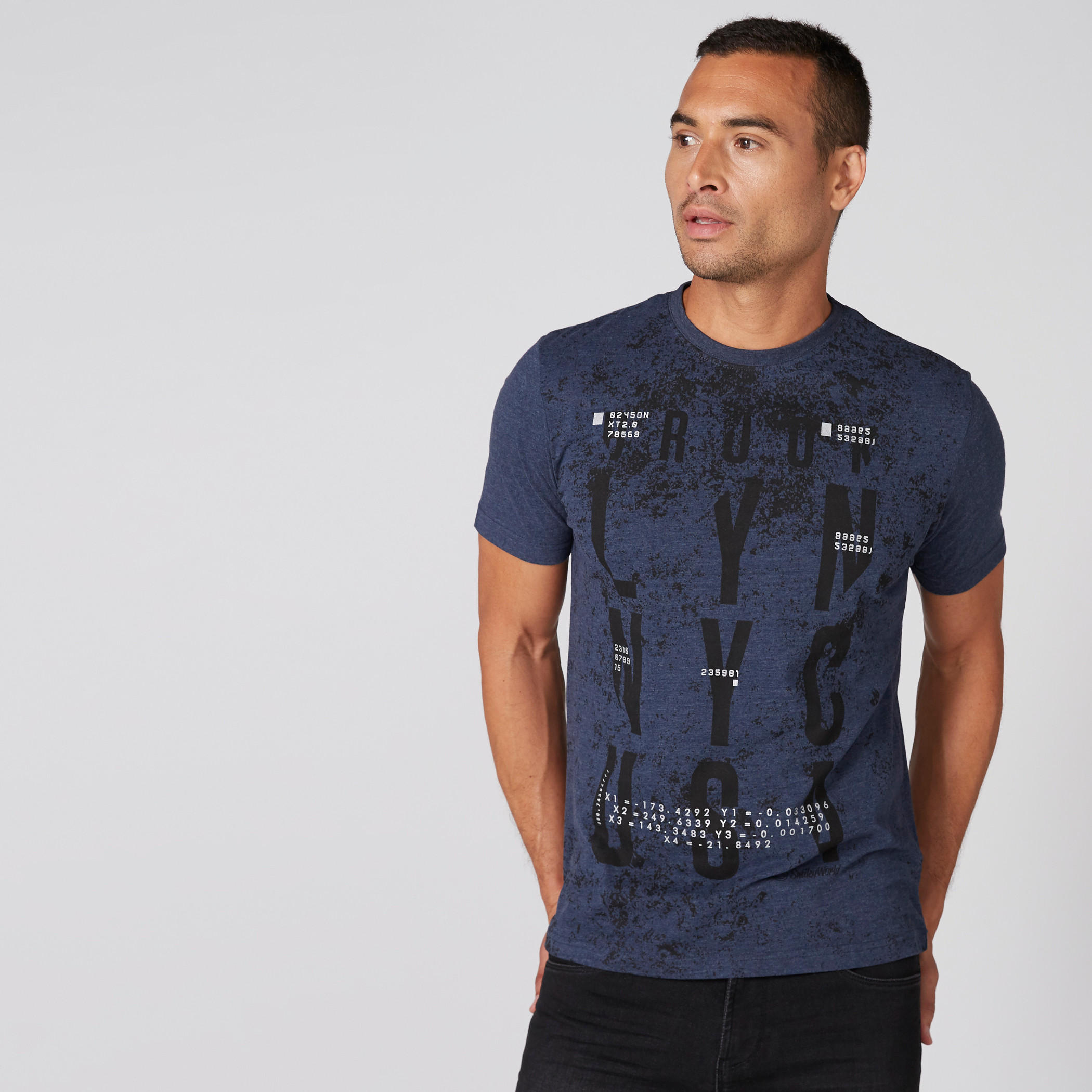 تيشيرت بياقة ضيّقة وأكمام قصيرة وطبعات سمايلي وورلد-men-clothing-tshirtsandpolos-tshirts-image-1