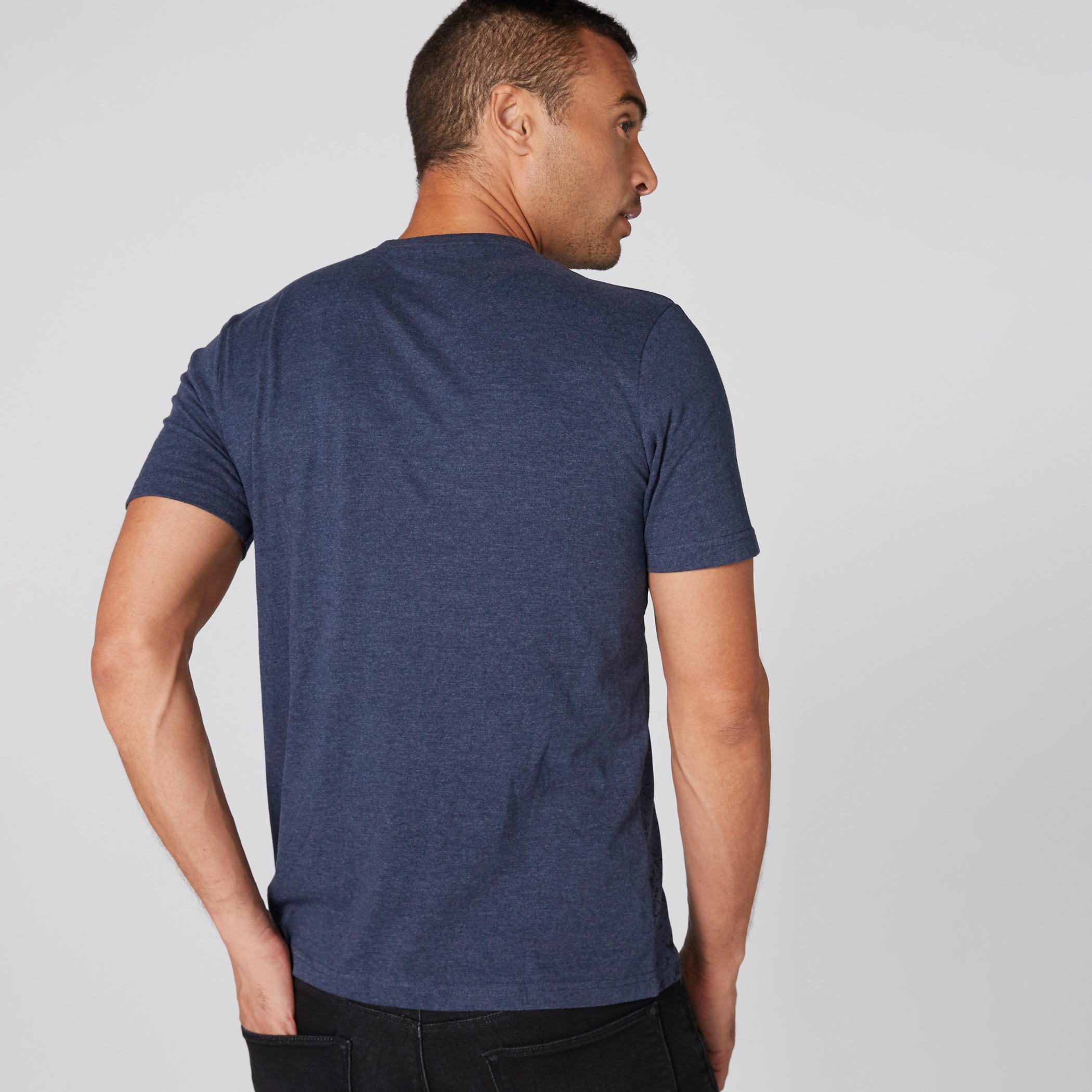 تيشيرت بياقة ضيّقة وأكمام قصيرة وطبعات سمايلي وورلد-men-clothing-tshirtsandpolos-tshirts-image-2