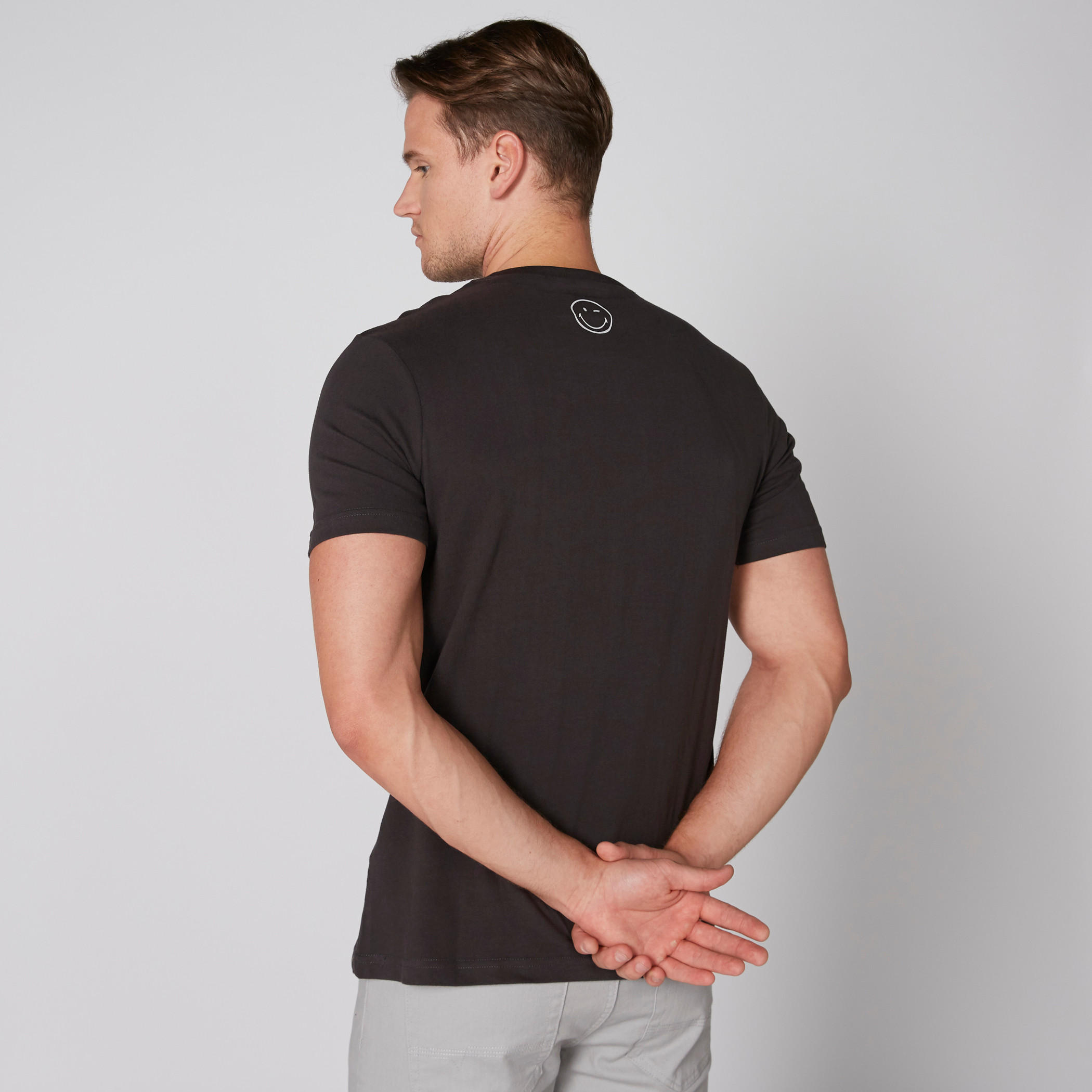 تيشيرت بأكمام قصيرة وياقة مستديرة وطبعات سمايلي وورلد-men-clothing-tshirtsandpolos-tshirts-image-2