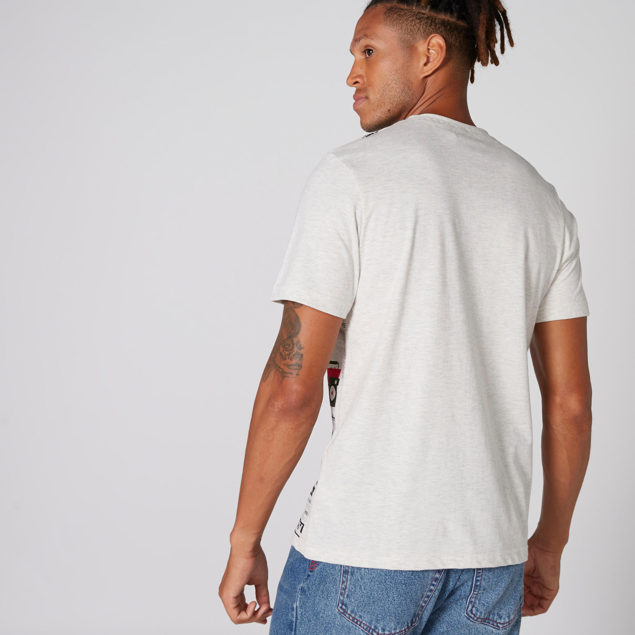 تيشيرت بياقة ضيّقة وأكمام قصيرة وطبعات سمايلي وورلد-men-clothing-tshirtsandpolos-tshirts-image-2