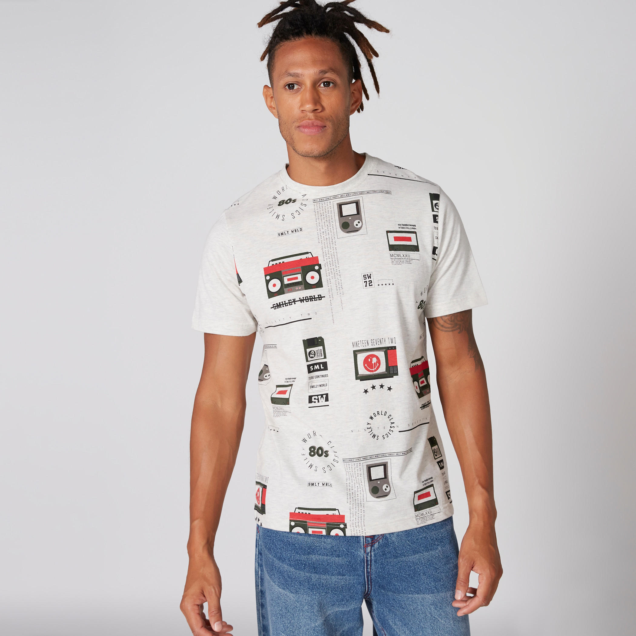 تيشيرت بياقة ضيّقة وأكمام قصيرة وطبعات سمايلي وورلد-men-clothing-tshirtsandpolos-tshirts-image-3