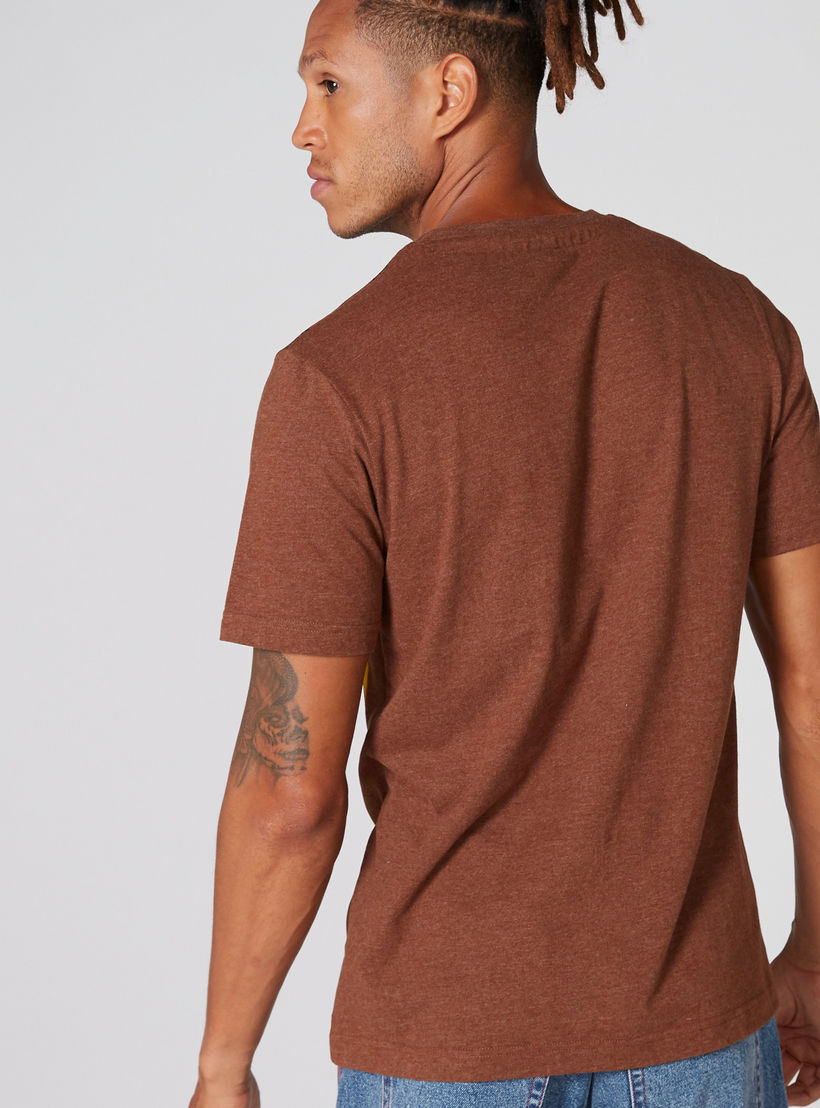 تيشيرت بياقة ضيّقة وأكمام قصيرة وطبعات سمايلي وورلد-men-clothing-tshirtsandpolos-tshirts-image-2