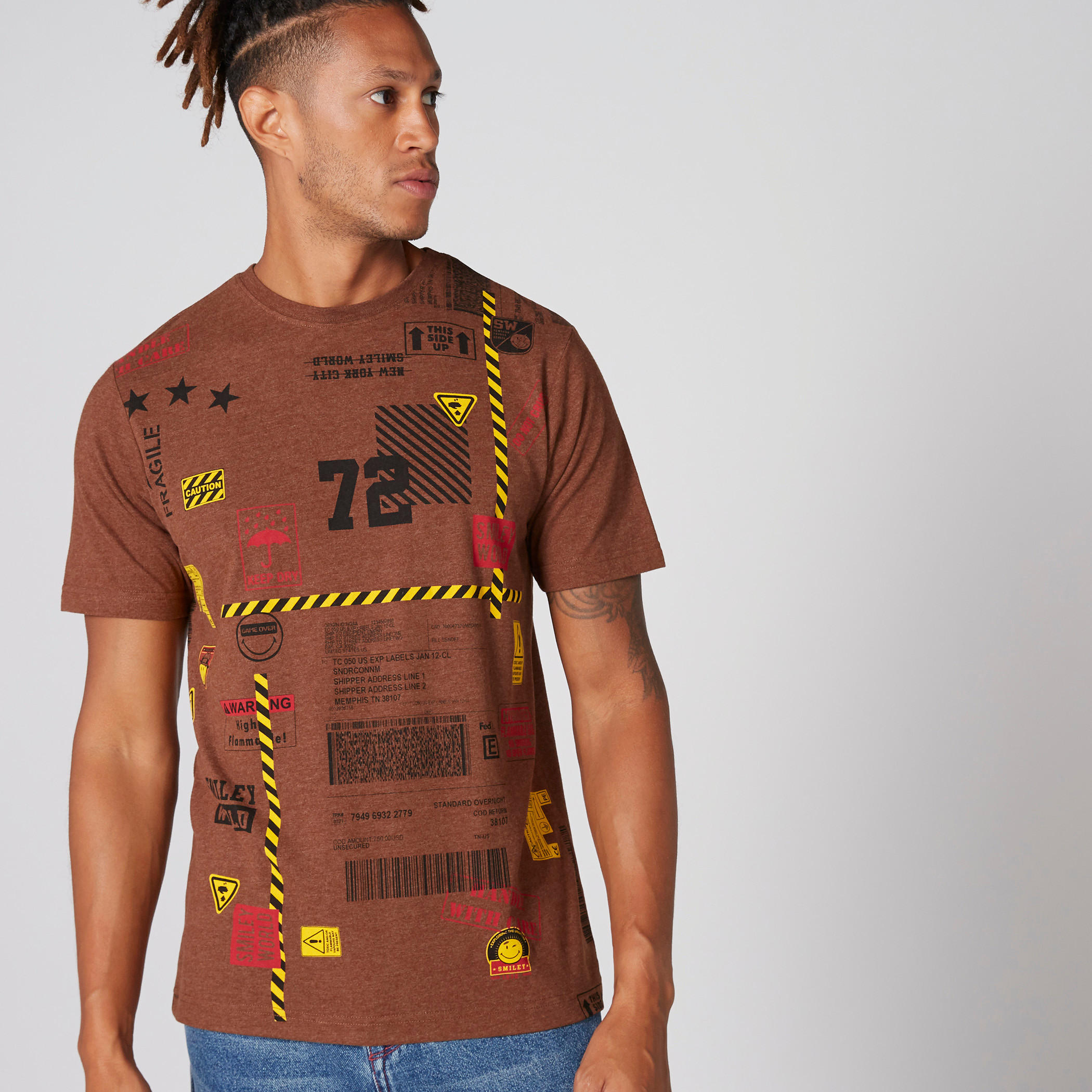 تيشيرت بياقة ضيّقة وأكمام قصيرة وطبعات سمايلي وورلد-men-clothing-tshirtsandpolos-tshirts-image-3