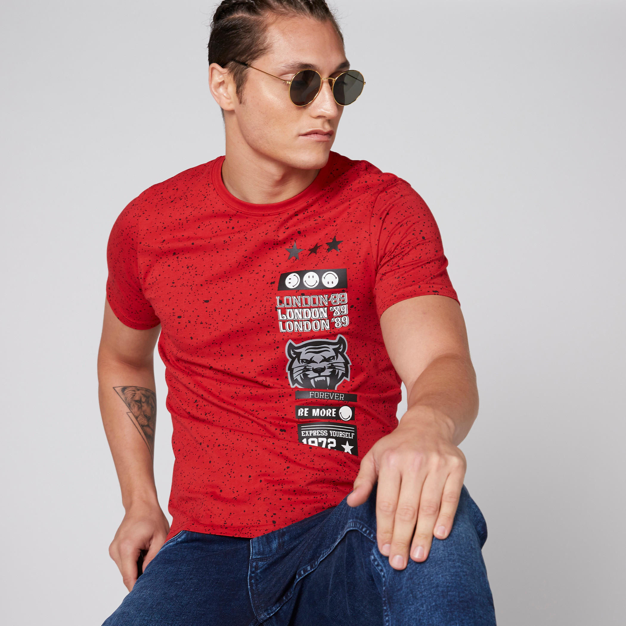 تيشيرت بياقة مستديرة وأكمام قصيرة وطبعات سمايلي وورلد-men-clothing-tshirtsandpolos-tshirts-image-1