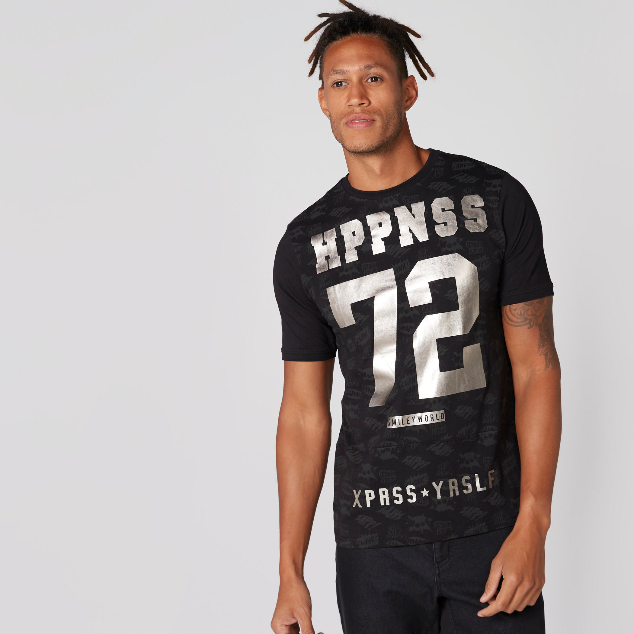 تيشيرت بياقة ضيّقة وأكمام قصيرة وطبعات سمايلي وورلد-men-clothing-tshirtsandpolos-tshirts-image-1