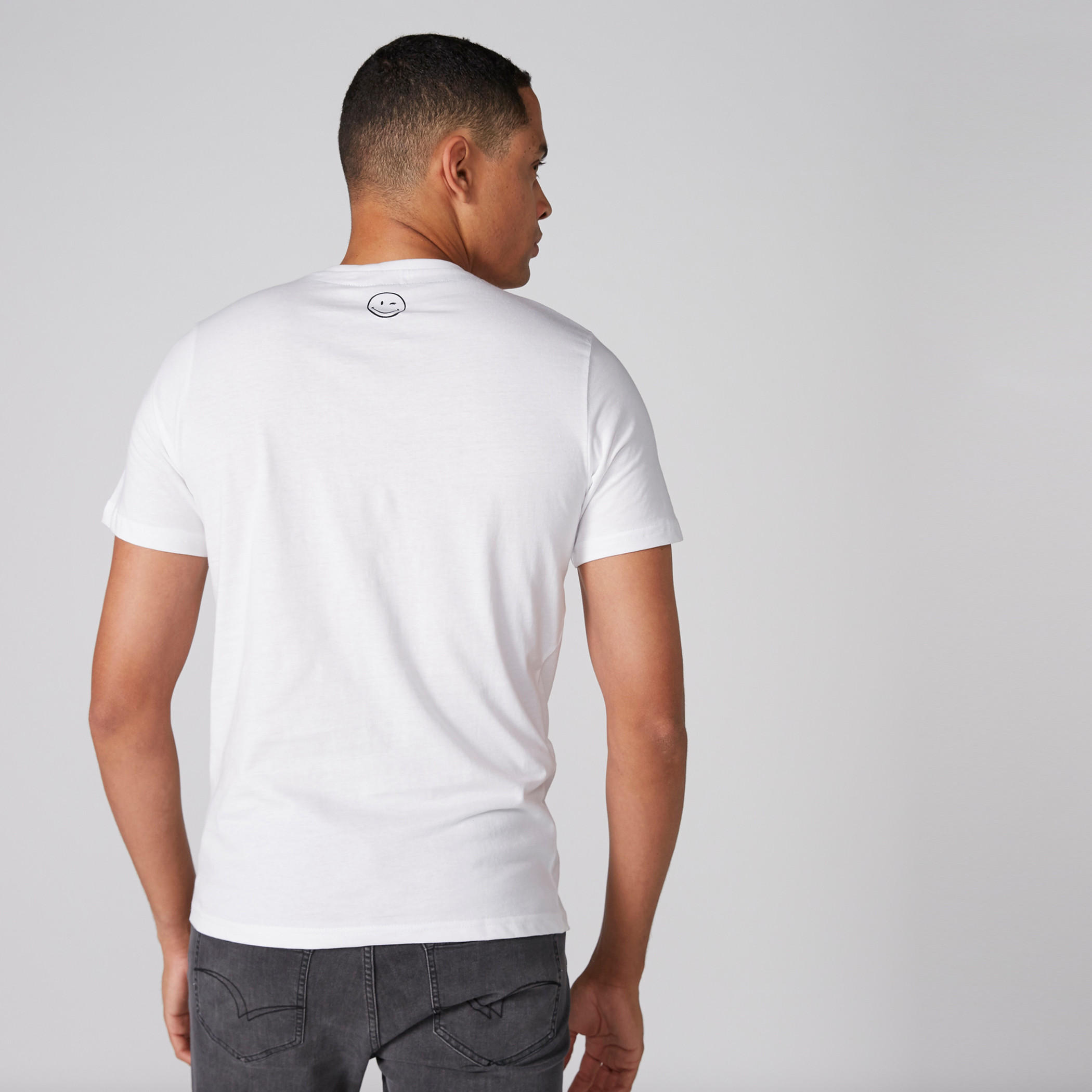 تيشيرت بياقة ضيّقة وأكمام قصيرة وطبعات سمايلي وورلد-men-clothing-tshirtsandpolos-tshirts-image-2