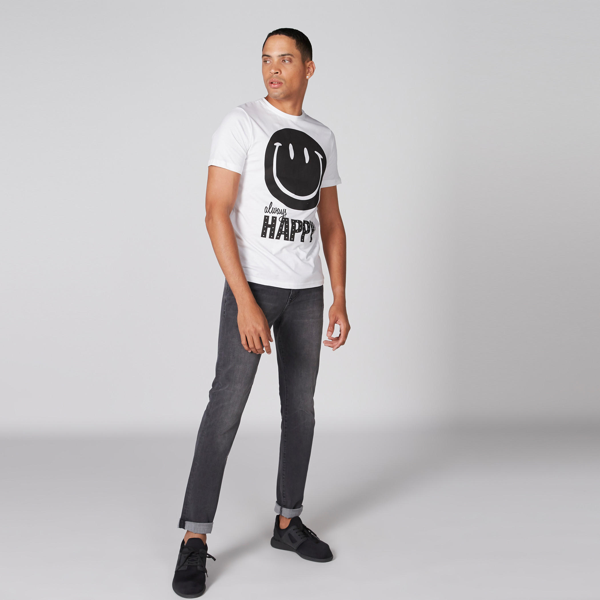تيشيرت بياقة ضيّقة وأكمام قصيرة وطبعات سمايلي وورلد-men-clothing-tshirtsandpolos-tshirts-image-3
