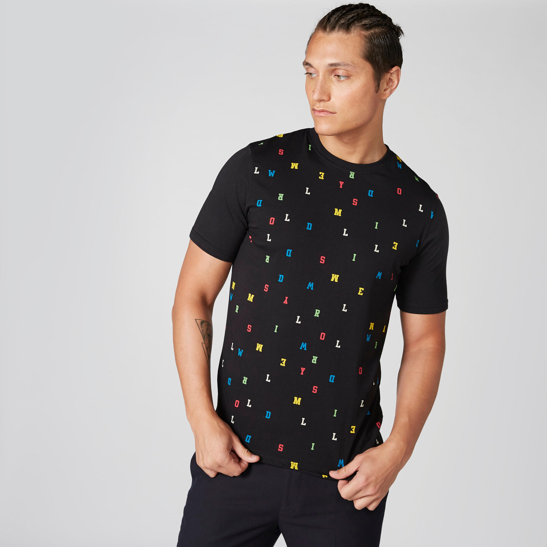 تيشيرت بياقة ضيّقة وأكمام قصيرة وطبعات سمايلي وورلد-men-clothing-tshirtsandpolos-tshirts-image-1