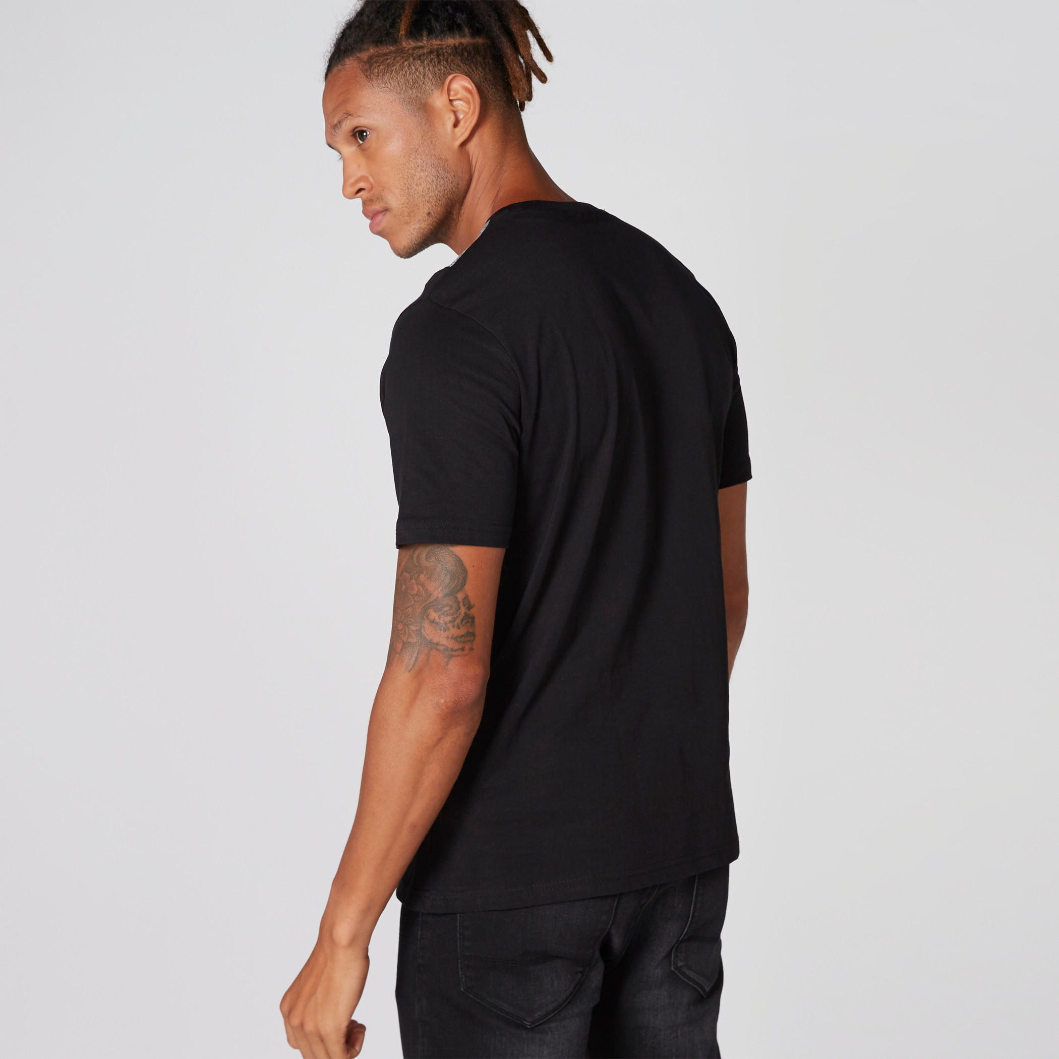 تيشيرت بياقة ضيّقة وأكمام قصيرة وطبعات سمايلي وورلد-men-clothing-tshirtsandpolos-tshirts-image-2