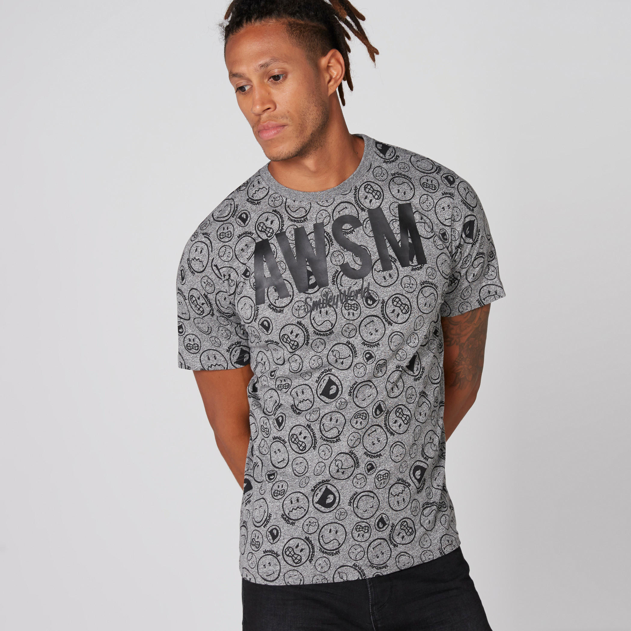 تيشيرت بنقش سمايلي وورلد المطبوع بأكمام قصيرة وياقة ضيقة-men-clothing-tshirtsandpolos-tshirts-image-1