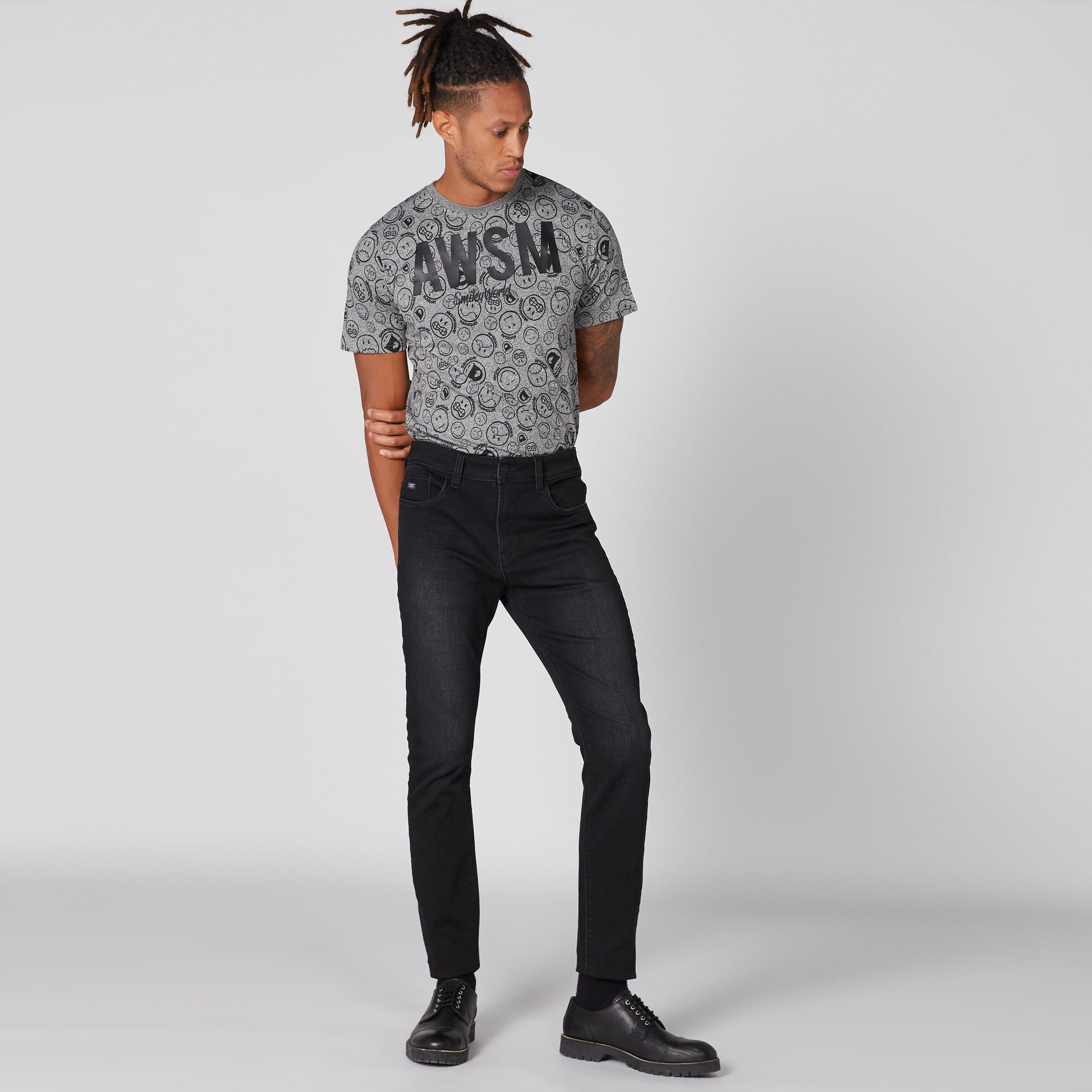 تيشيرت بنقش سمايلي وورلد المطبوع بأكمام قصيرة وياقة ضيقة-men-clothing-tshirtsandpolos-tshirts-image-3