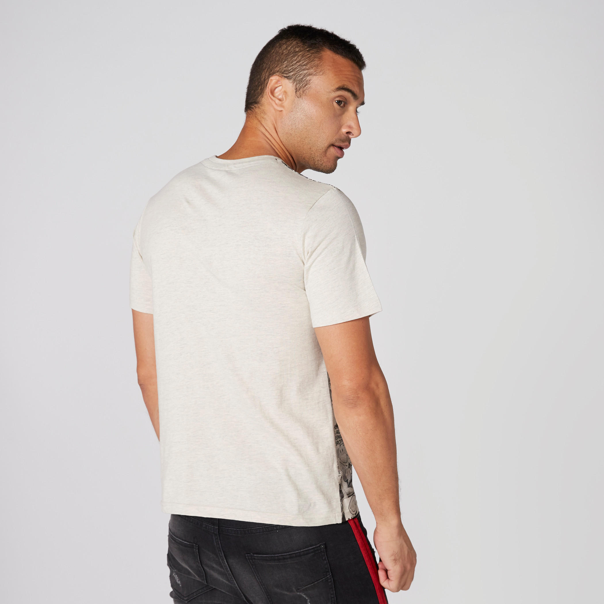 تيشيرت بياقة ضيّقة وأكمام قصيرة وطبعات سمايلي وورلد-men-clothing-tshirtsandpolos-tshirts-image-2