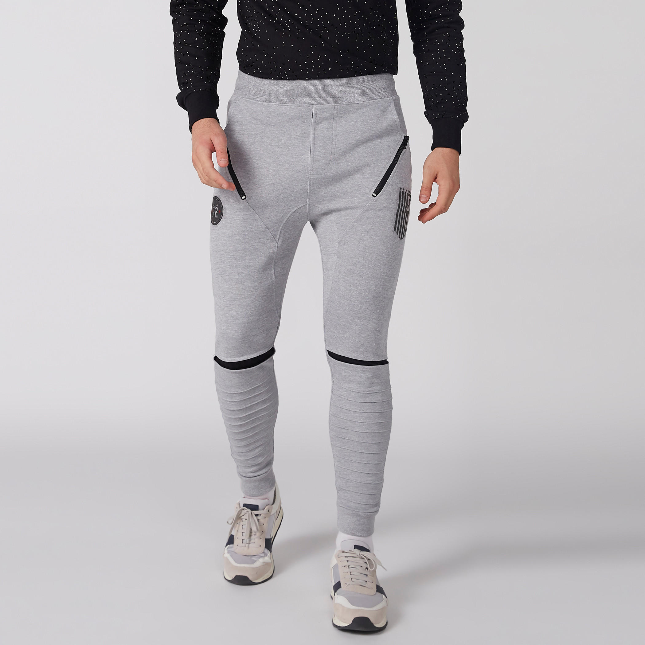 بنطال رياضي طويل بخصر مطاطي وطبعات من سمايلي وورلد-men-clothing-bottoms-joggers-image-1