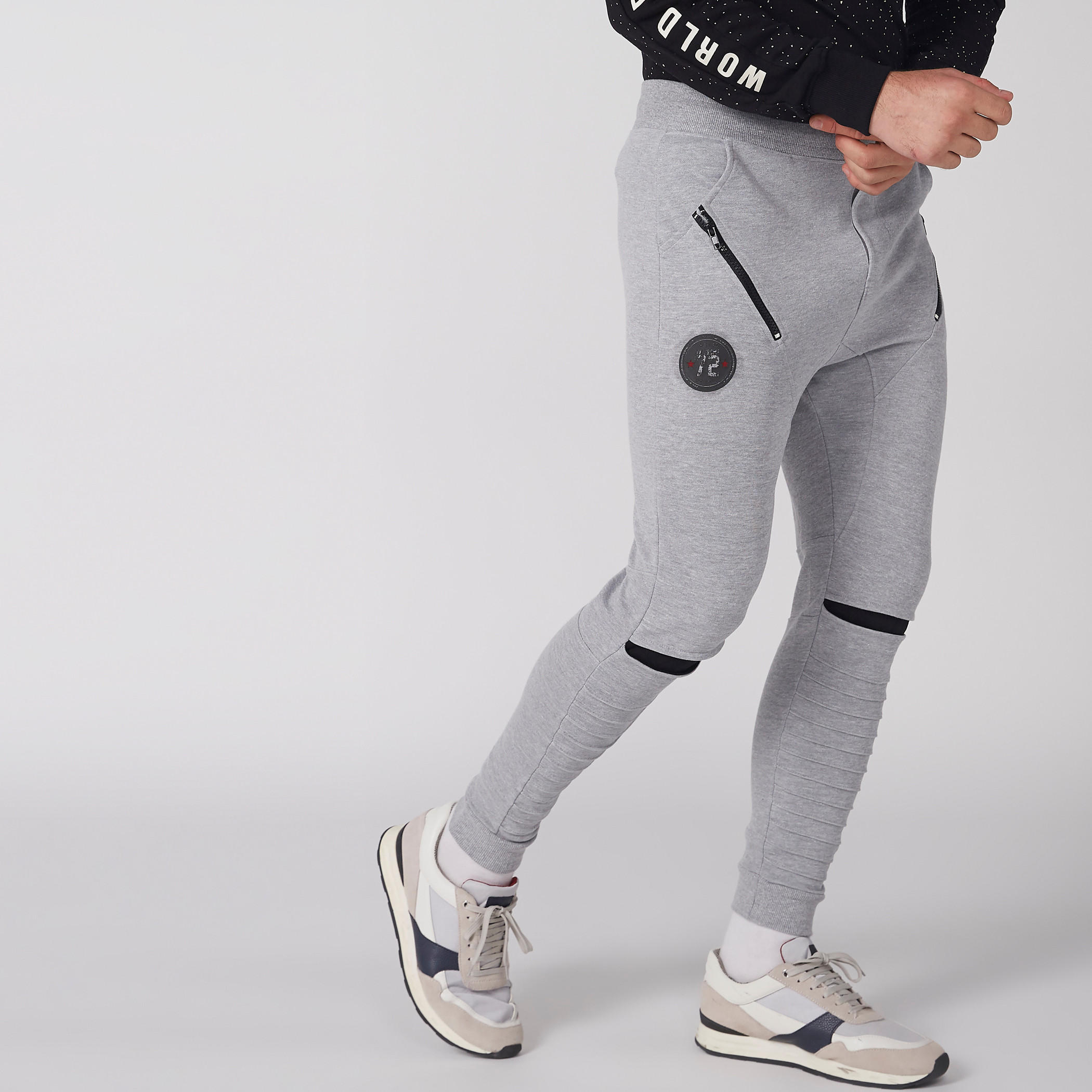 بنطال رياضي طويل بخصر مطاطي وطبعات من سمايلي وورلد-men-clothing-bottoms-joggers-image-3
