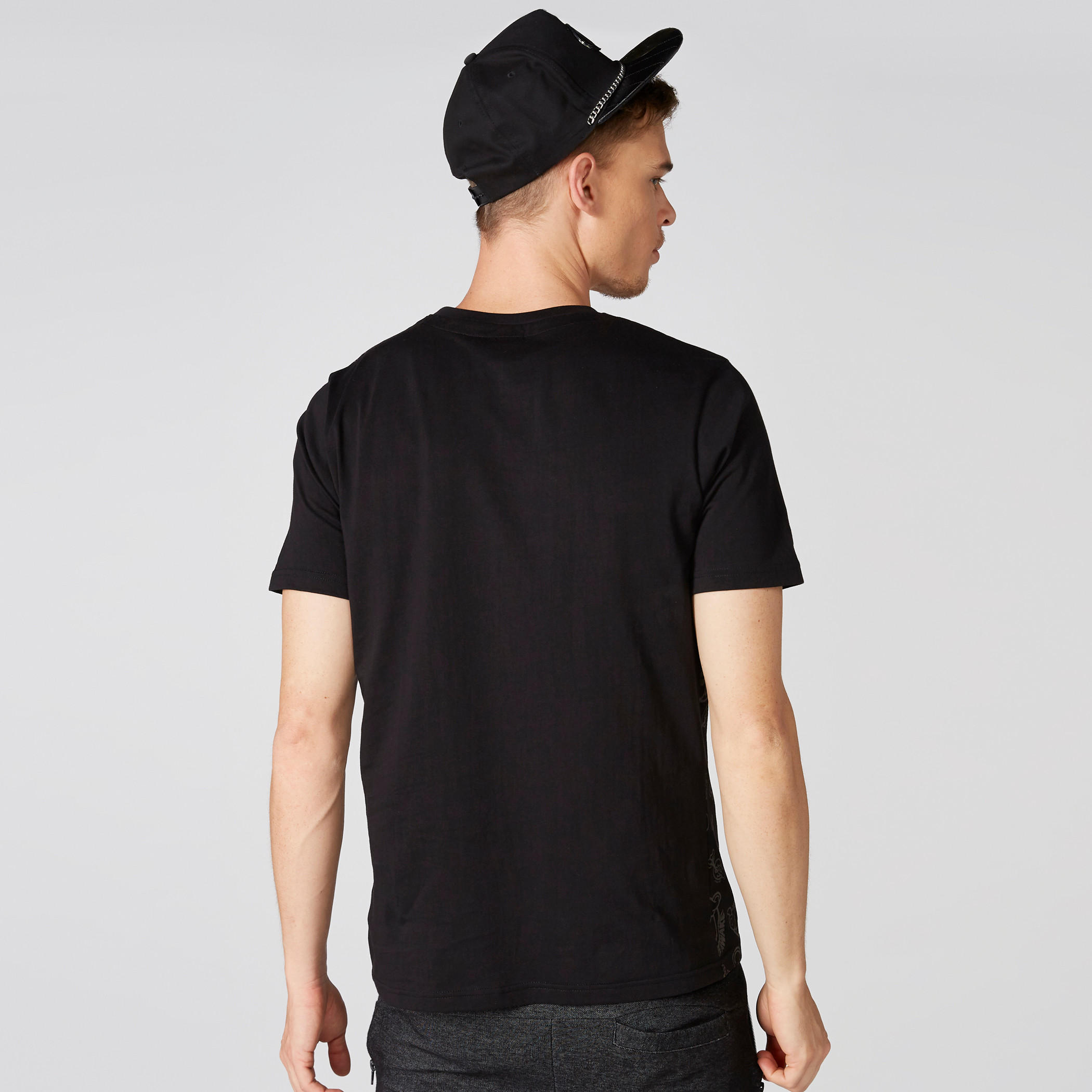 تيشيرت بياقة ضيّقة وأكمام قصيرة وطبعات سمايلي وورلد-men-clothing-tshirtsandpolos-tshirts-image-3