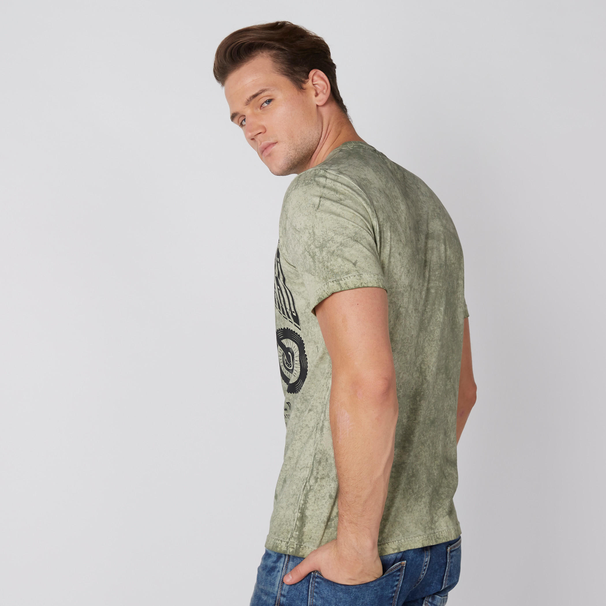 تيشيرت بطبعات سمايلي وورلد وأكمام قصيرة وياقة ضيقة-men-clothing-tshirtsandpolos-tshirts-image-2