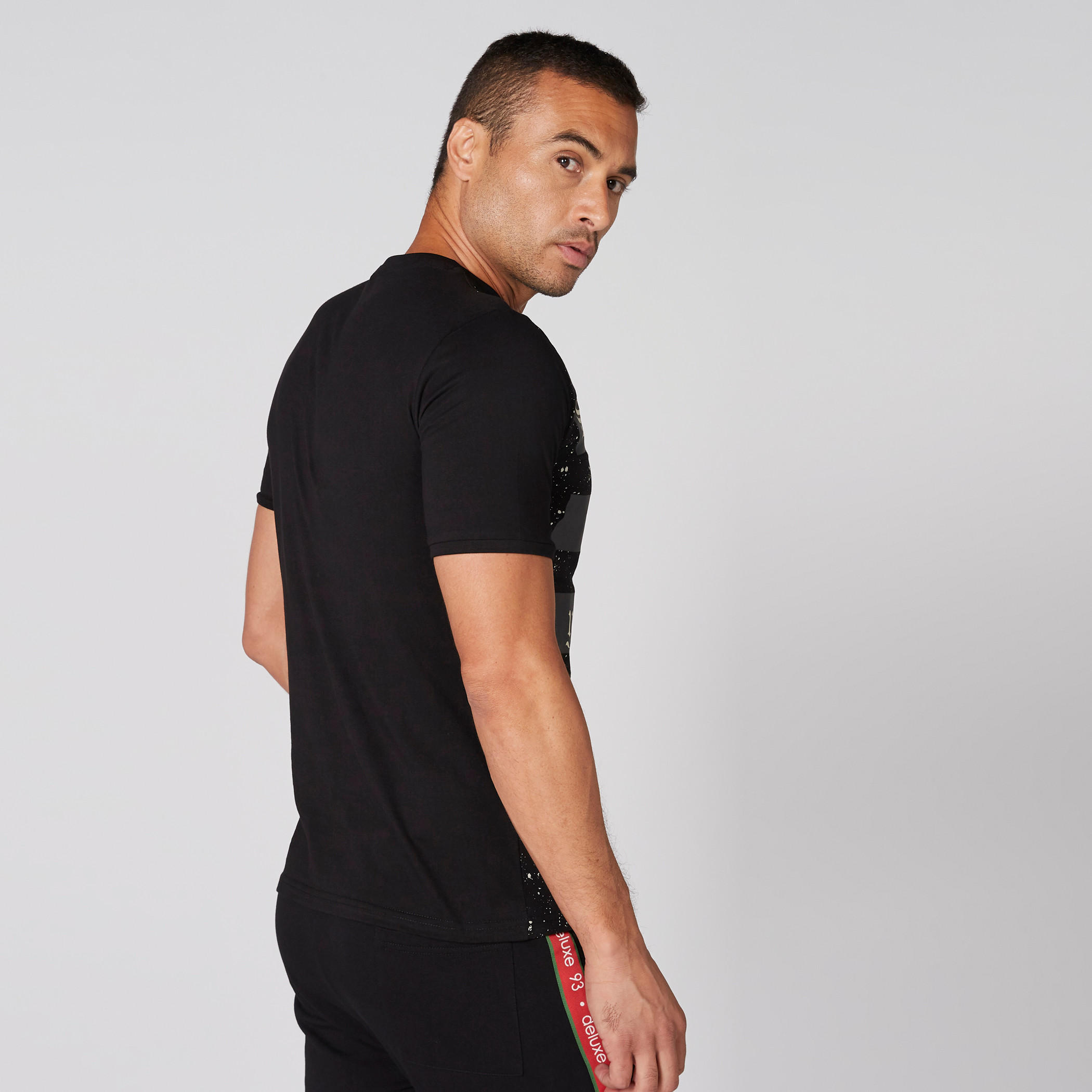 تيشيرت بياقة ضيّقة وأكمام قصيرة وطبعات سمايلي وورلد-men-clothing-tshirtsandpolos-tshirts-image-2