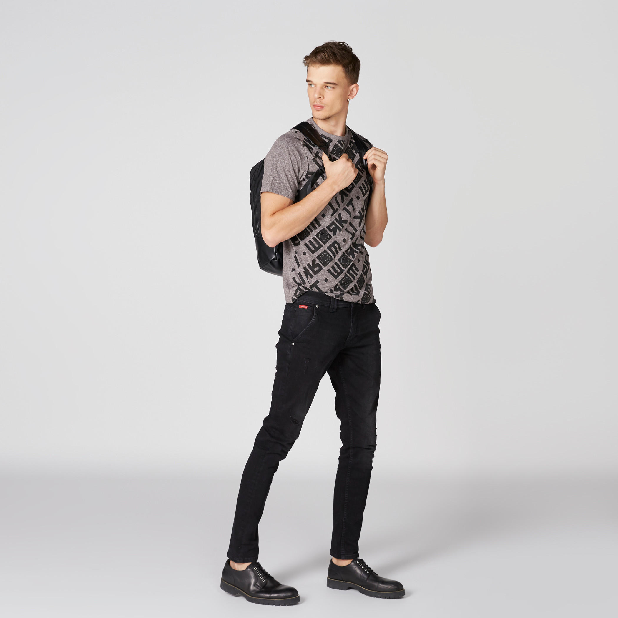 تيشيرت بأكمام قصيرة وطبعات سمايلي وورلد-men-clothing-tshirtsandpolos-tshirts-image-3