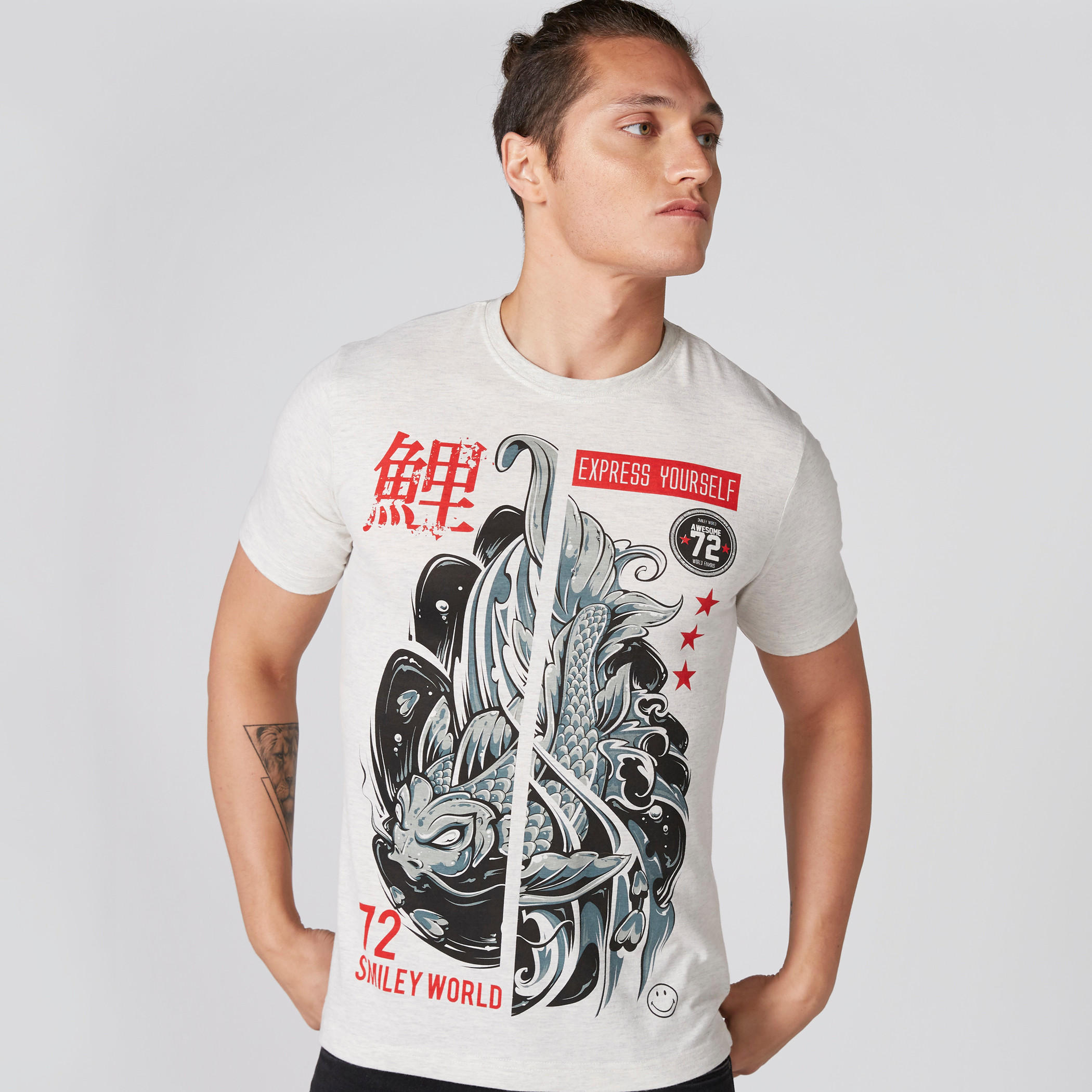 تيشيرت بياقة ضيّقة وأكمام قصيرة وطبعات سمايلي وورلد-men-clothing-tshirtsandpolos-tshirts-image-2
