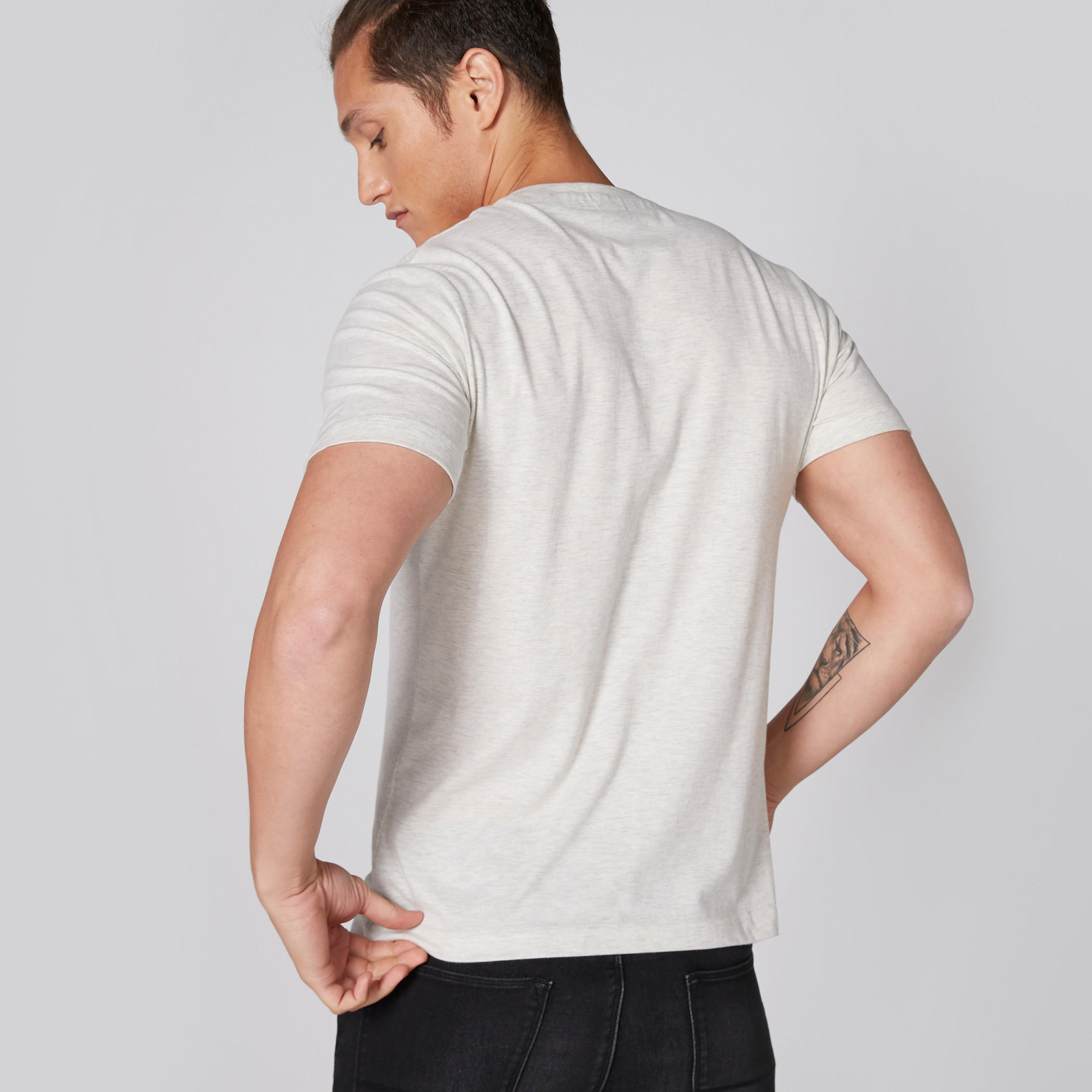 تيشيرت بياقة ضيّقة وأكمام قصيرة وطبعات سمايلي وورلد-men-clothing-tshirtsandpolos-tshirts-image-3