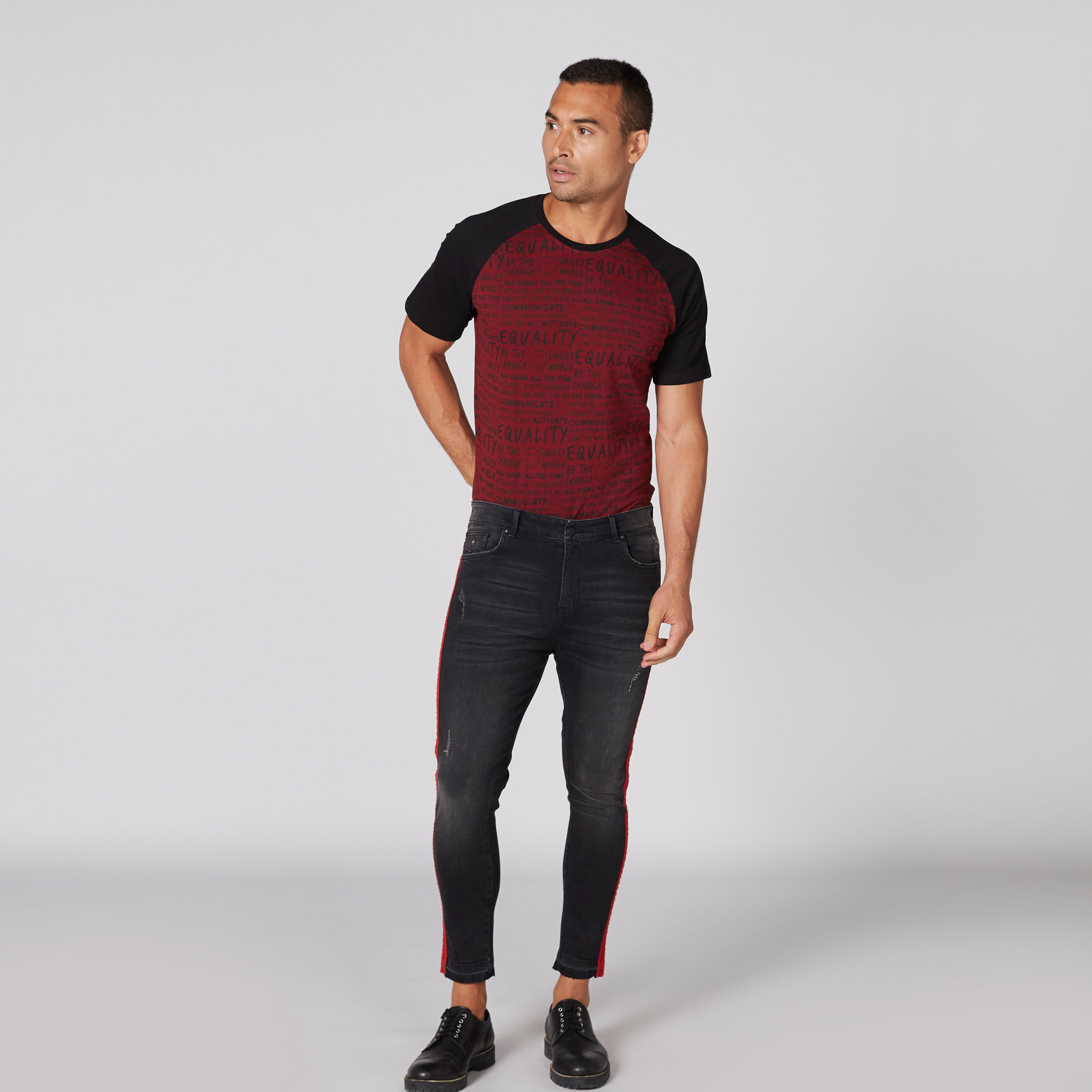 Smiley World Printed T-Shirt with Crew Neck and Raglan Sleeves-men-clothing-tshirtsandpolos-tshirts-image-1