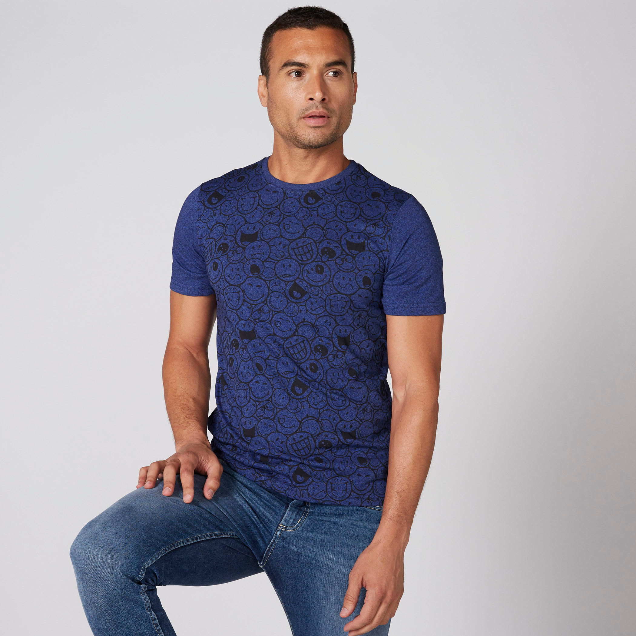 تيشيرت بياقة ضيّقة وأكمام قصيرة وطبعات سمايلي وورلد-men-clothing-tshirtsandpolos-tshirts-image-3