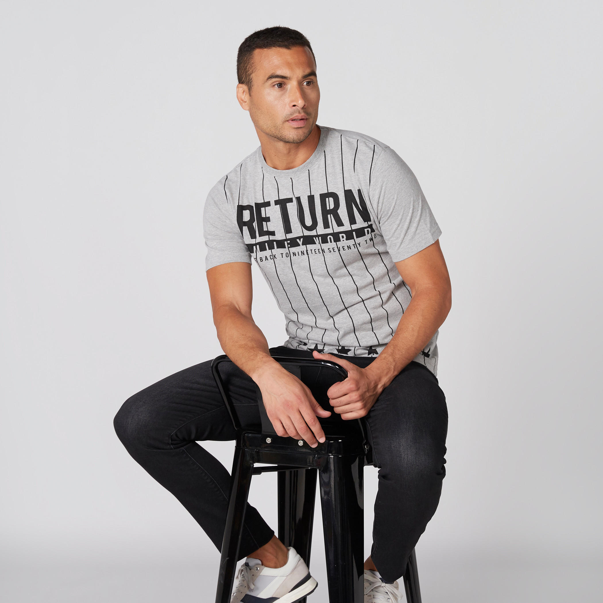 تيشيرت بياقة ضيّقة وأكمام قصيرة وطبعات سمايلي وورلد-men-clothing-tshirtsandpolos-tshirts-image-1